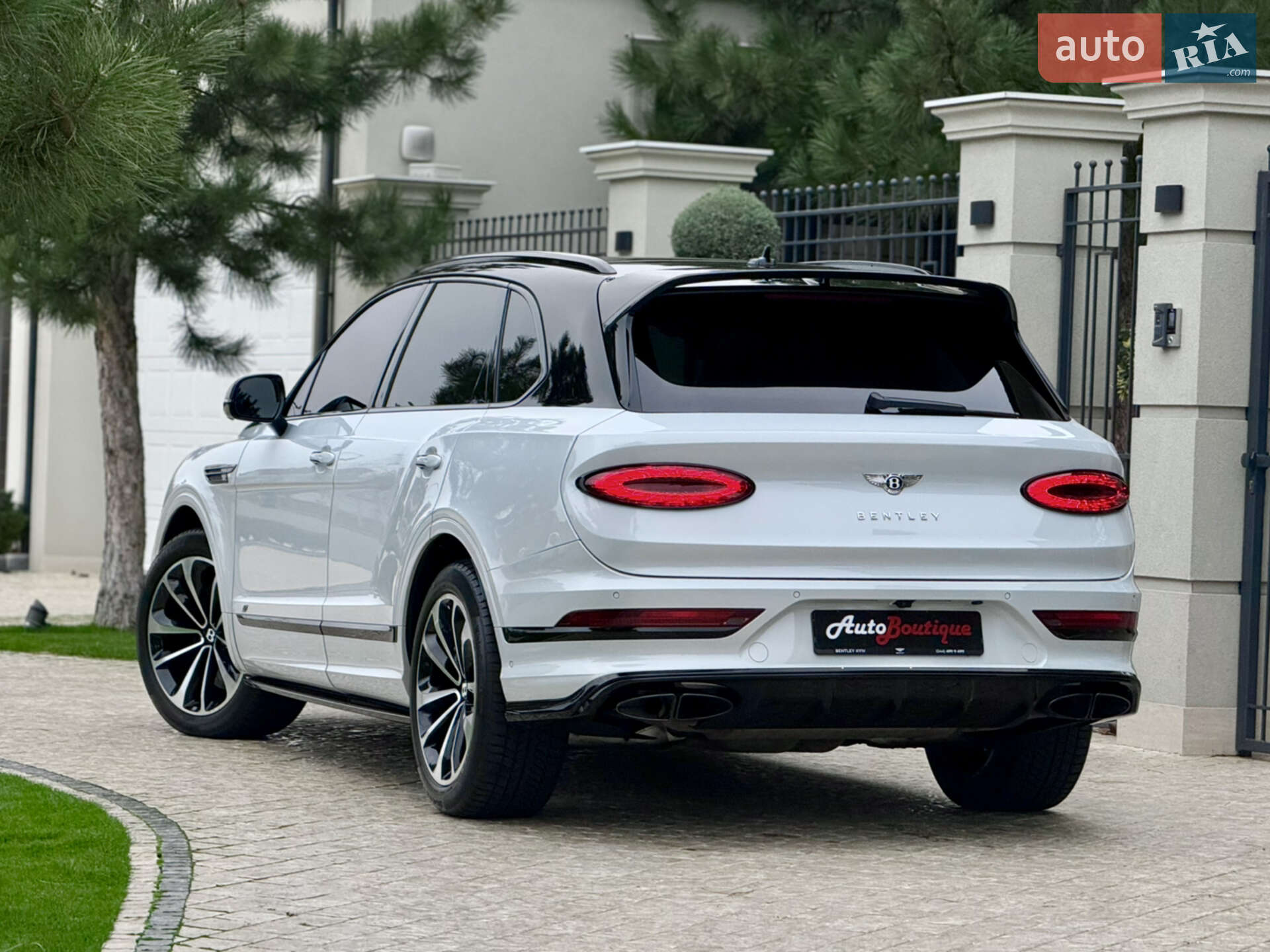 Bentley Bentayga 2024 VIN SJAAB14V2RC025635 фото оголошення 10 з 74