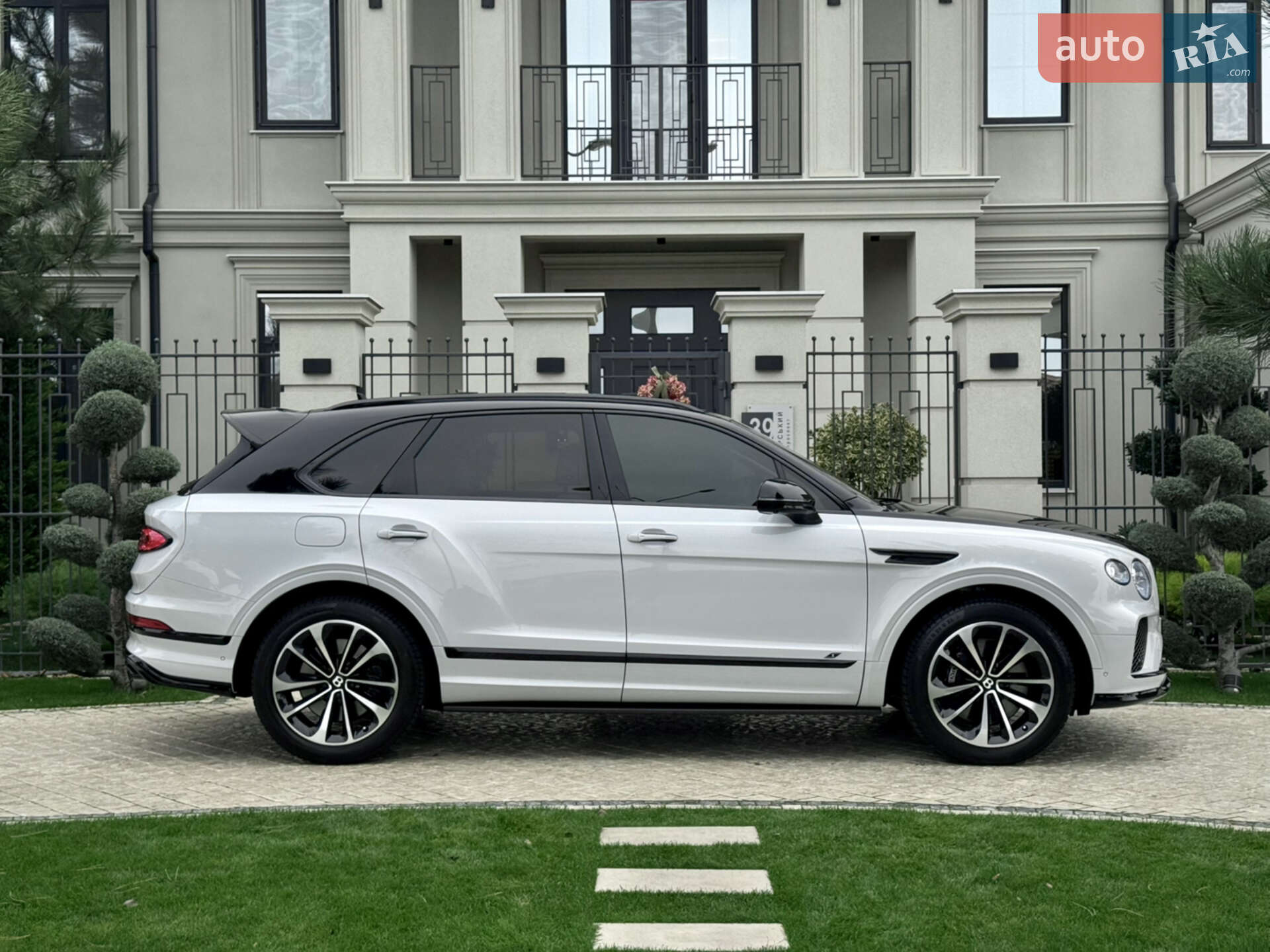 Bentley Bentayga 2024 VIN SJAAB14V2RC025635 фото оголошення 20 з 74