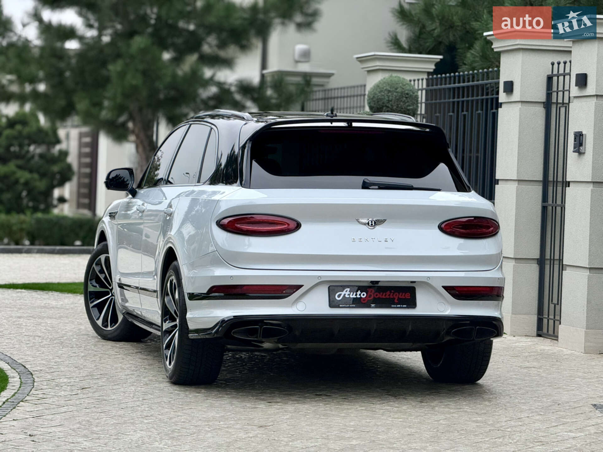 Bentley Bentayga 2024 VIN SJAAB14V2RC025635 фото оголошення 12 з 74