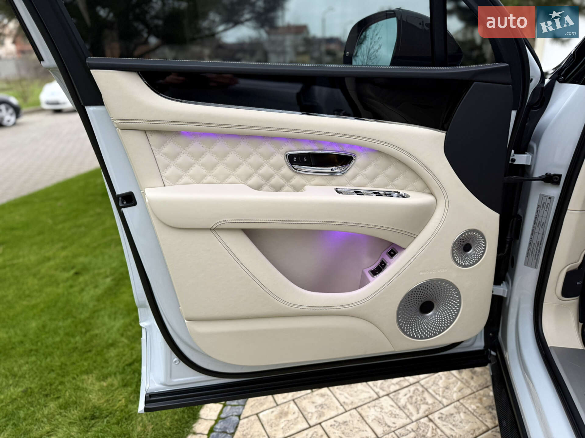 Bentley Bentayga 2024 VIN SJAAB14V2RC025635 фото оголошення 30 з 74