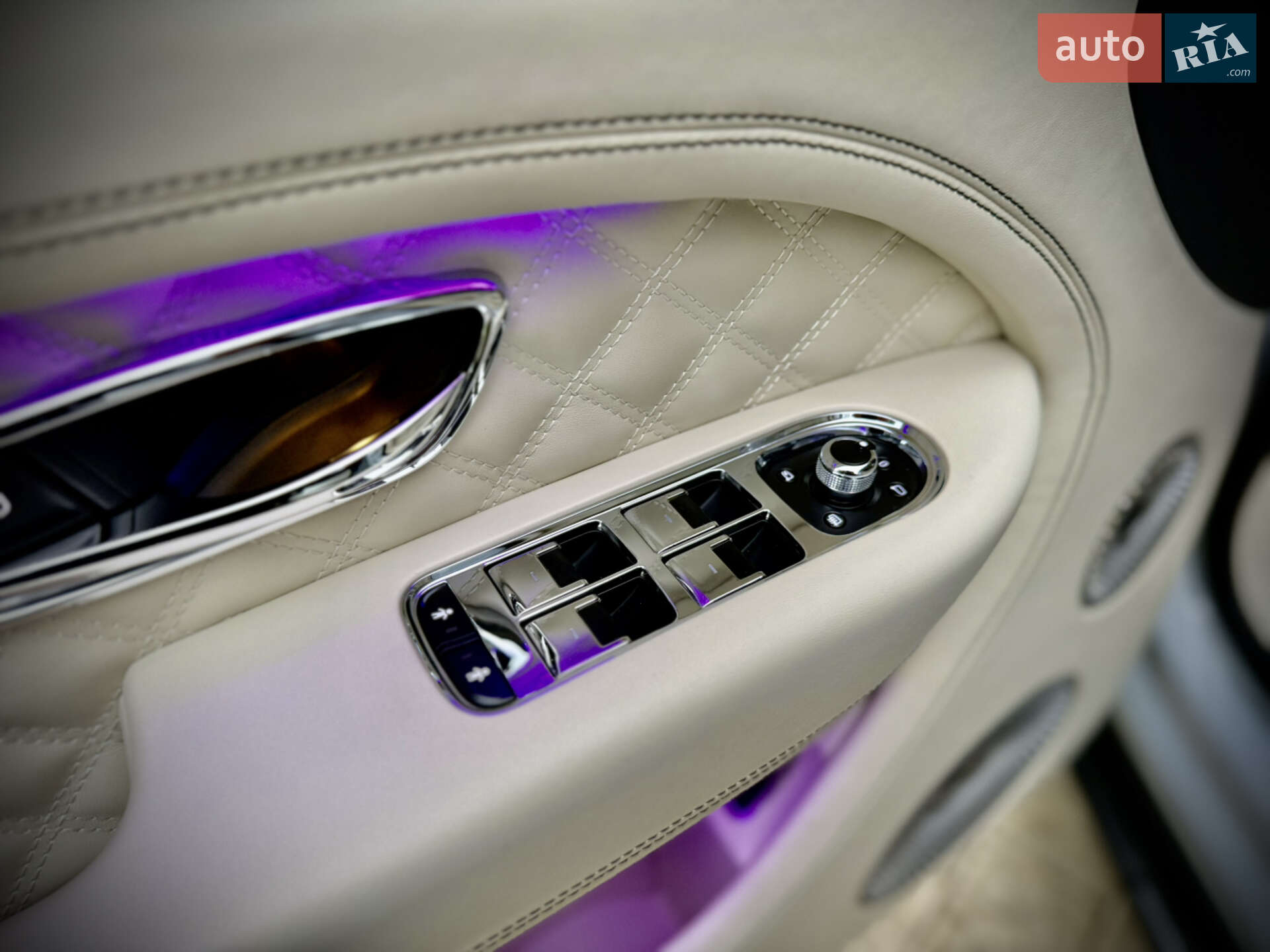 Bentley Bentayga 2024 VIN SJAAB14V2RC025635 фото оголошення 32 з 74