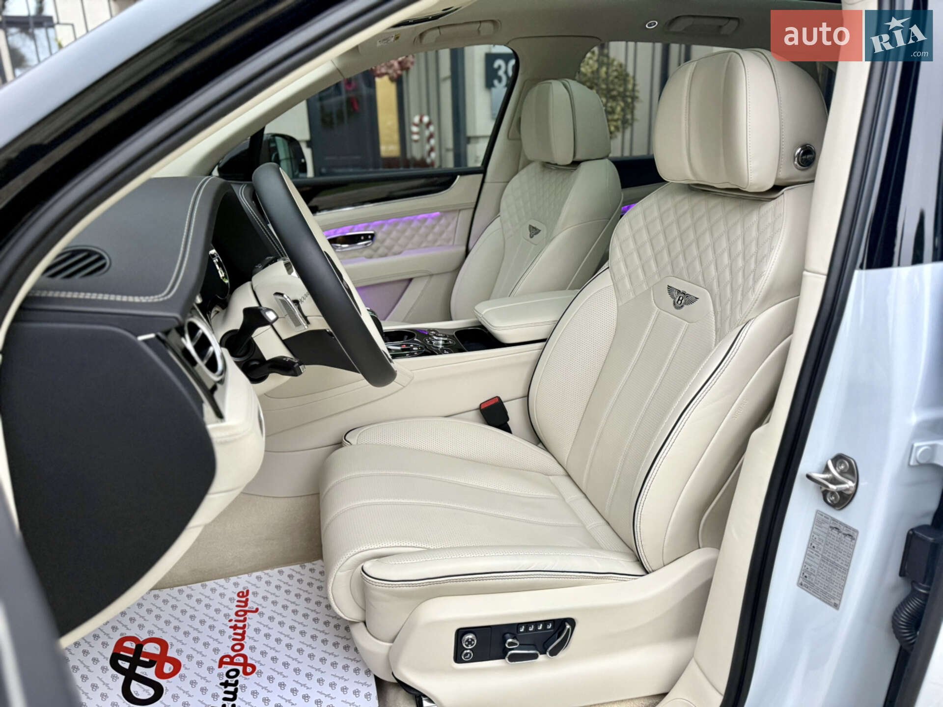 Bentley Bentayga 2024 VIN SJAAB14V2RC025635 фото оголошення 34 з 74