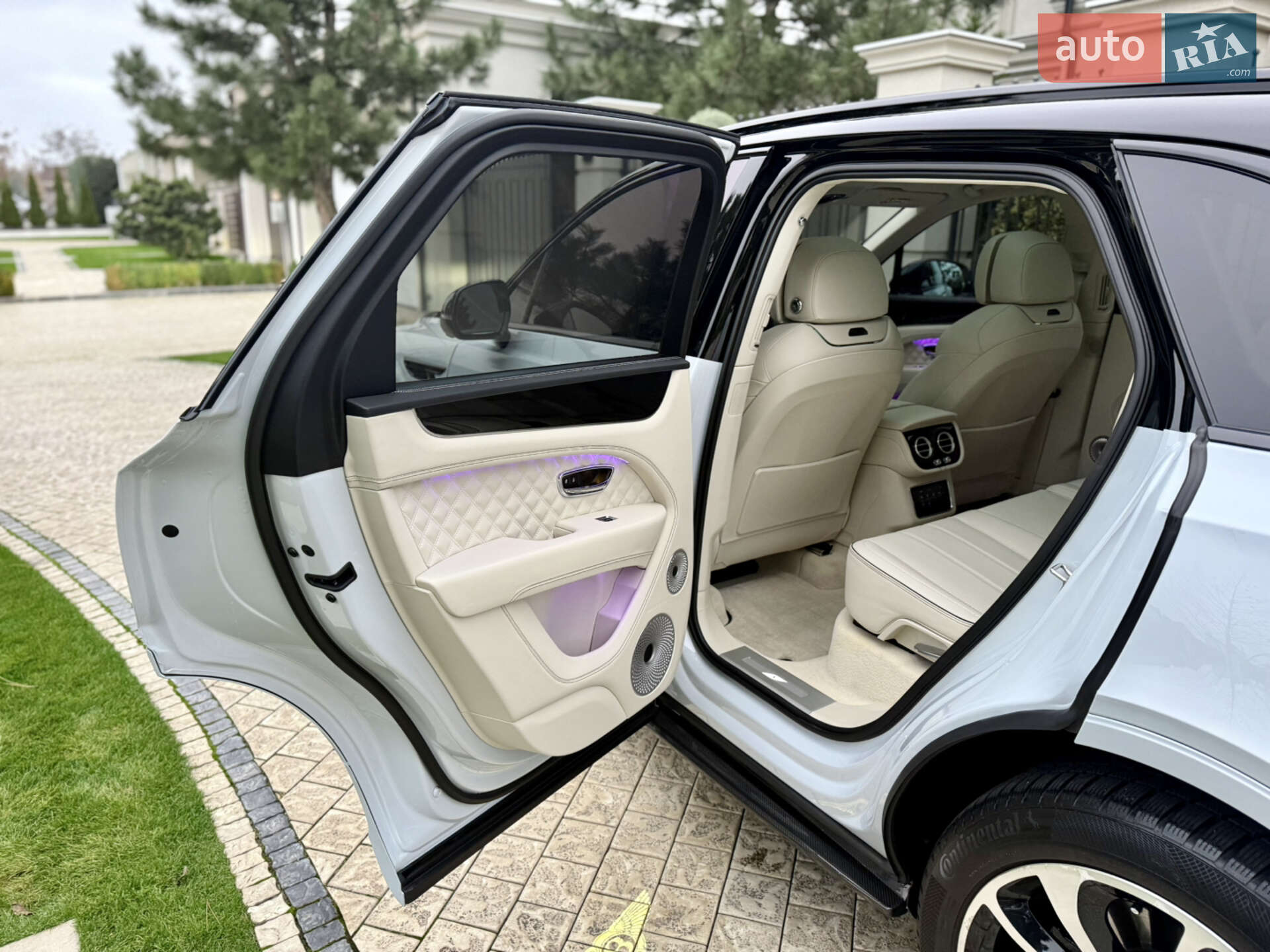 Bentley Bentayga 2024 VIN SJAAB14V2RC025635 фото оголошення 35 з 74