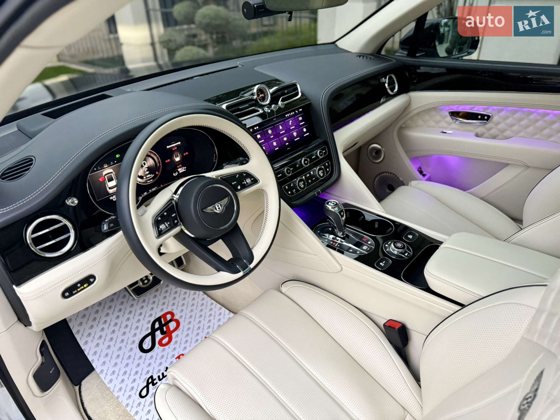 Bentley Bentayga 2024 VIN SJAAB14V2RC025635 фото оголошення 33 з 74