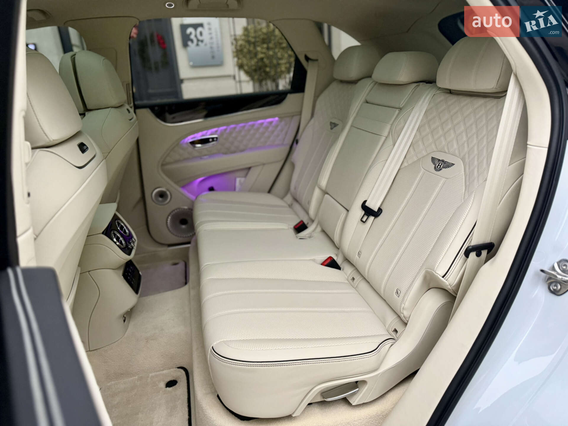 Bentley Bentayga 2024 VIN SJAAB14V2RC025635 фото оголошення 38 з 74