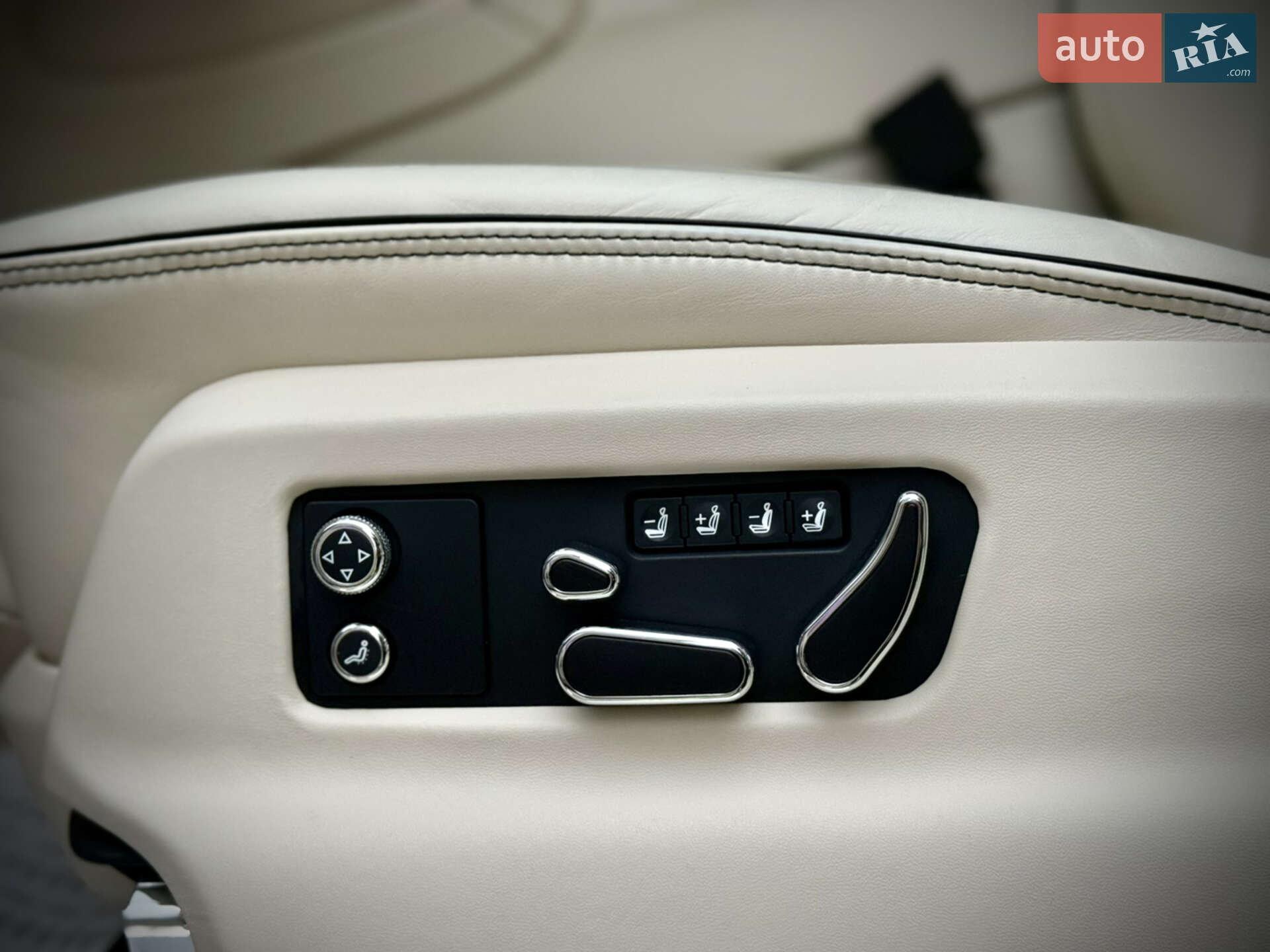 Bentley Bentayga 2024 VIN SJAAB14V2RC025635 фото оголошення 57 з 74