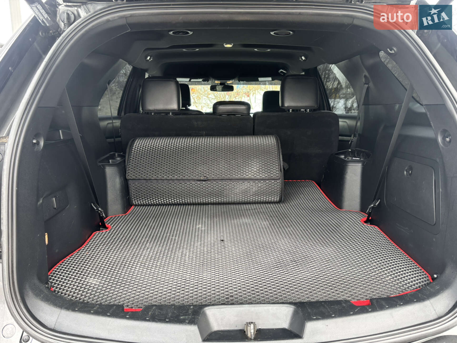 Ford Explorer 2018 VIN 1FM5K8D84JGB82840 фото оголошення 4 з 18
