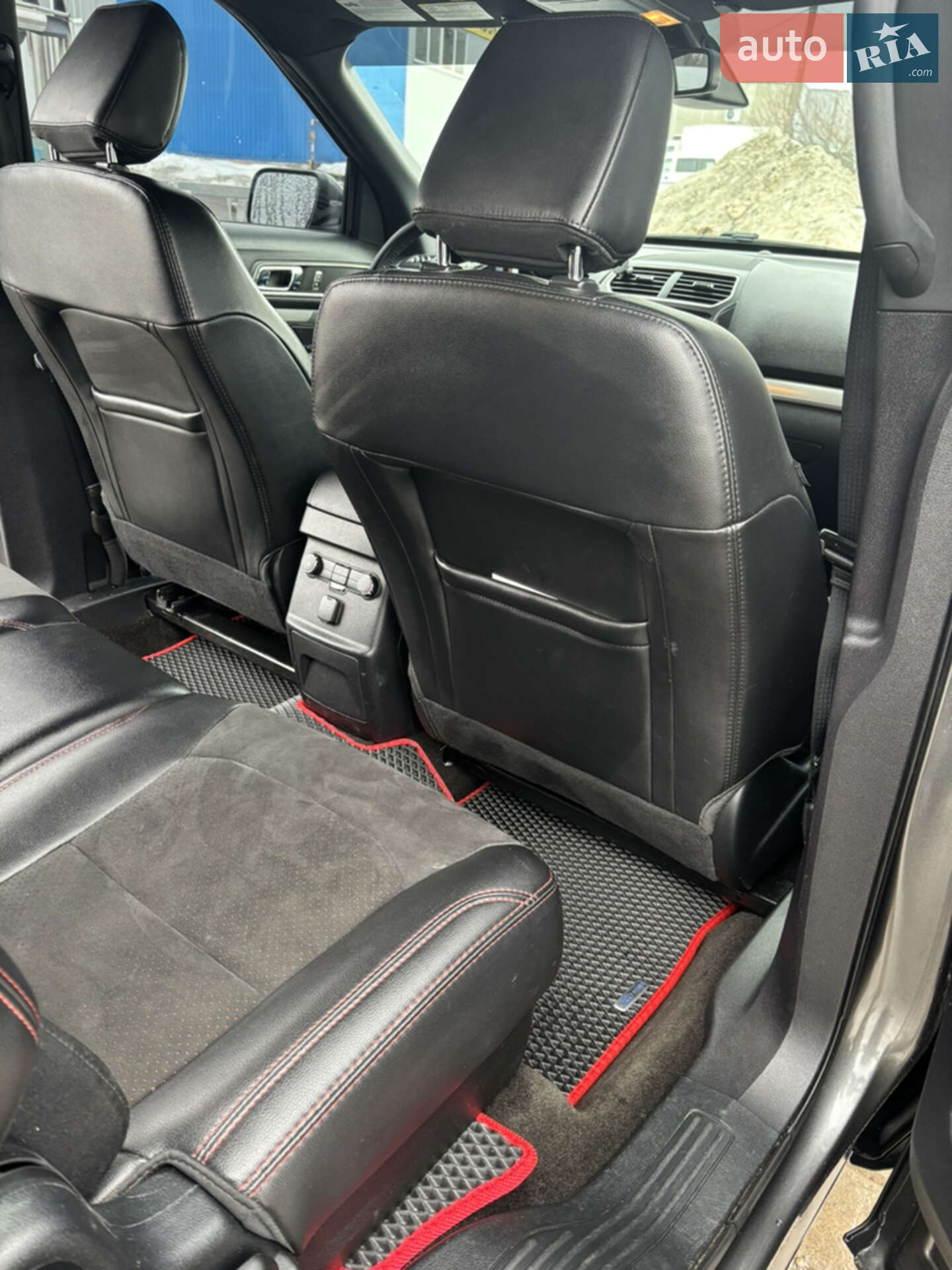 Ford Explorer 2018 VIN 1FM5K8D84JGB82840 фото оголошення 12 з 18