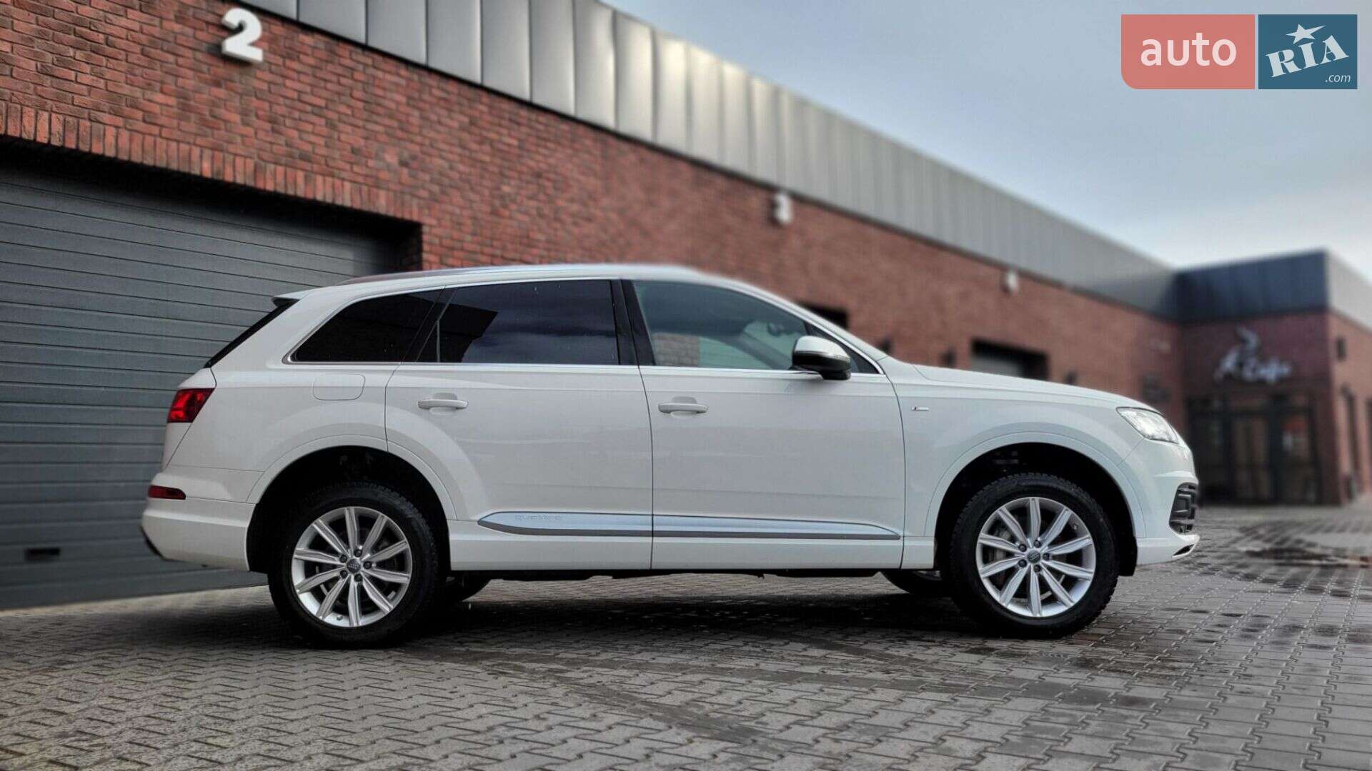 Audi Q7 2018 VIN WAUZZZ4M8JD035133 фото оголошення 10 з 99