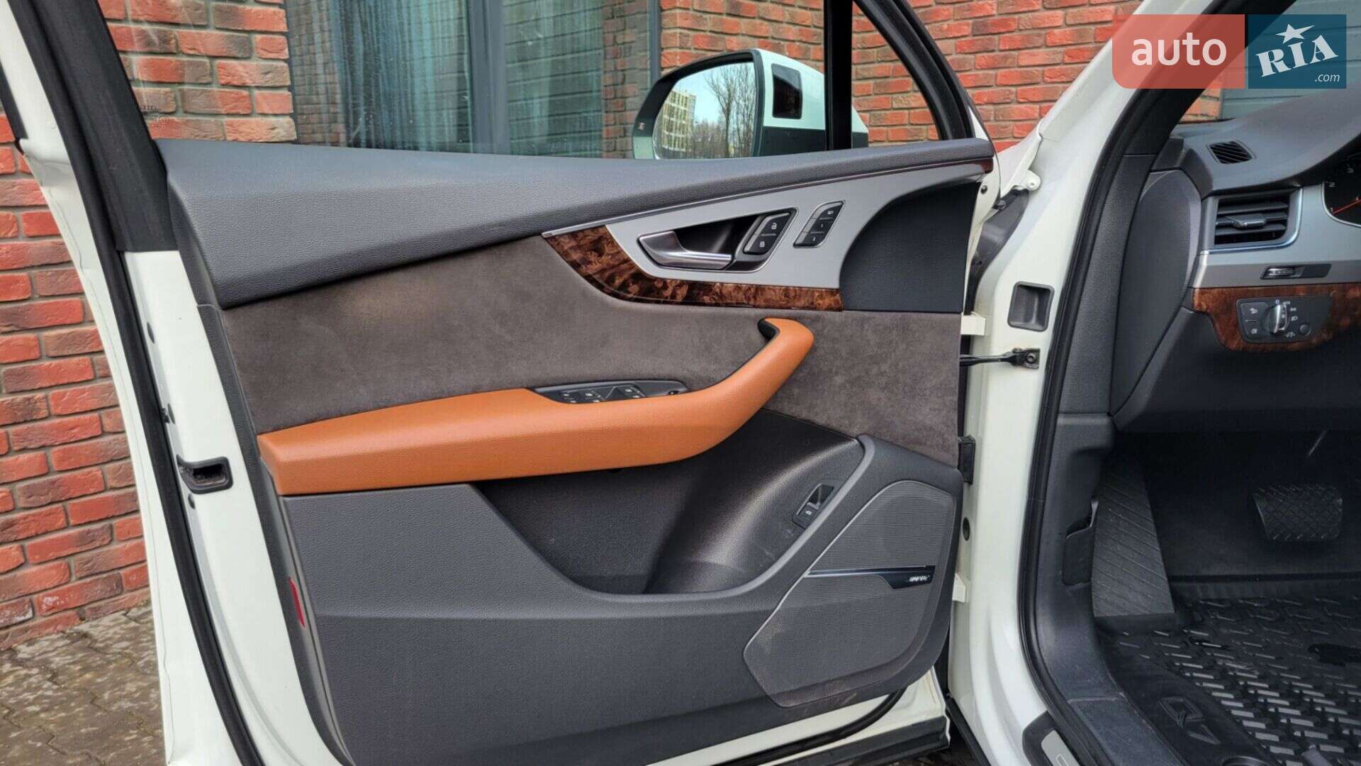 Audi Q7 2018 VIN WAUZZZ4M8JD035133 фото оголошення 32 з 99