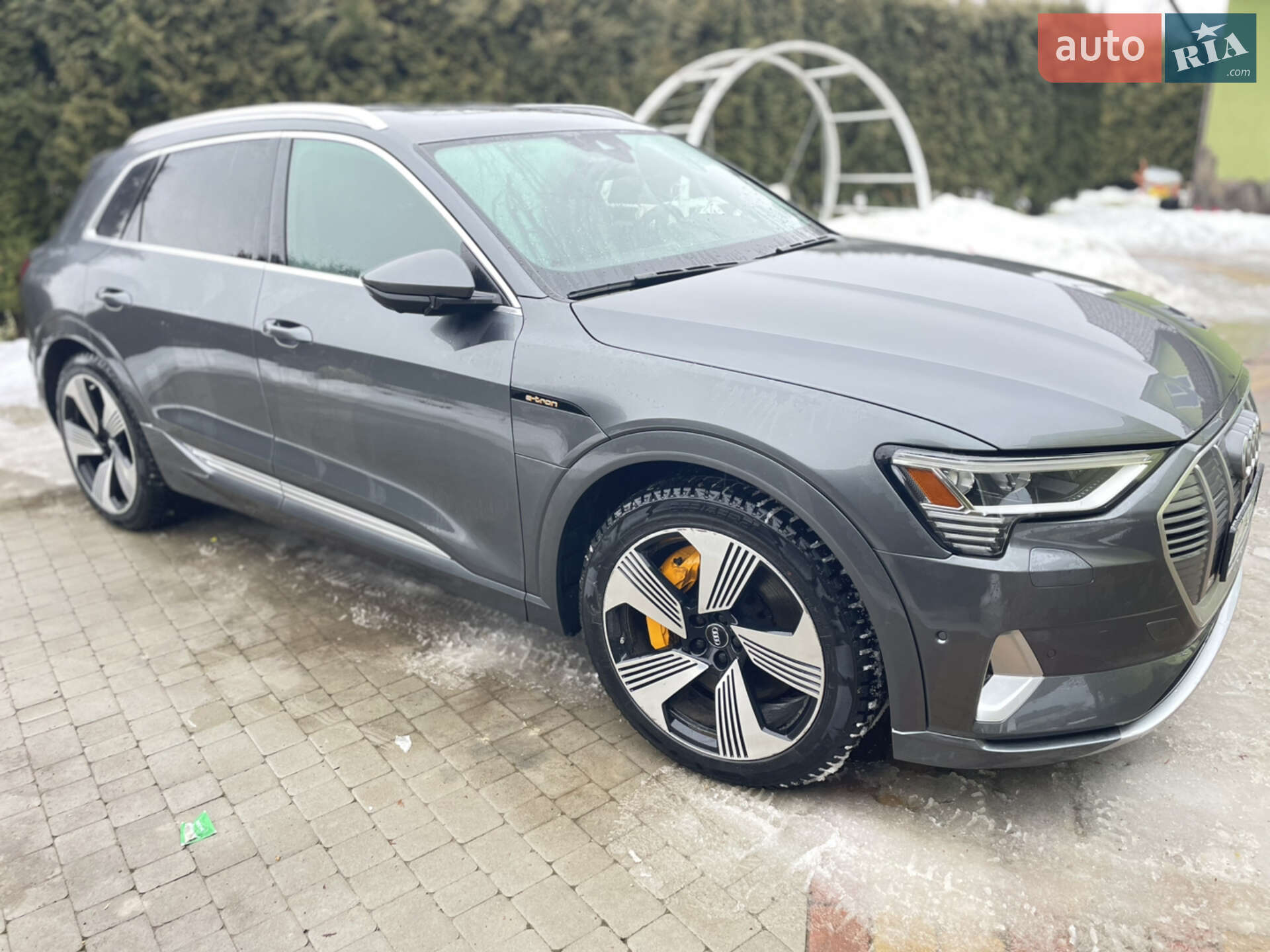 Audi e-tron 2019 VIN WA1VAAGE2KB005776 фото оголошення 4 з 29