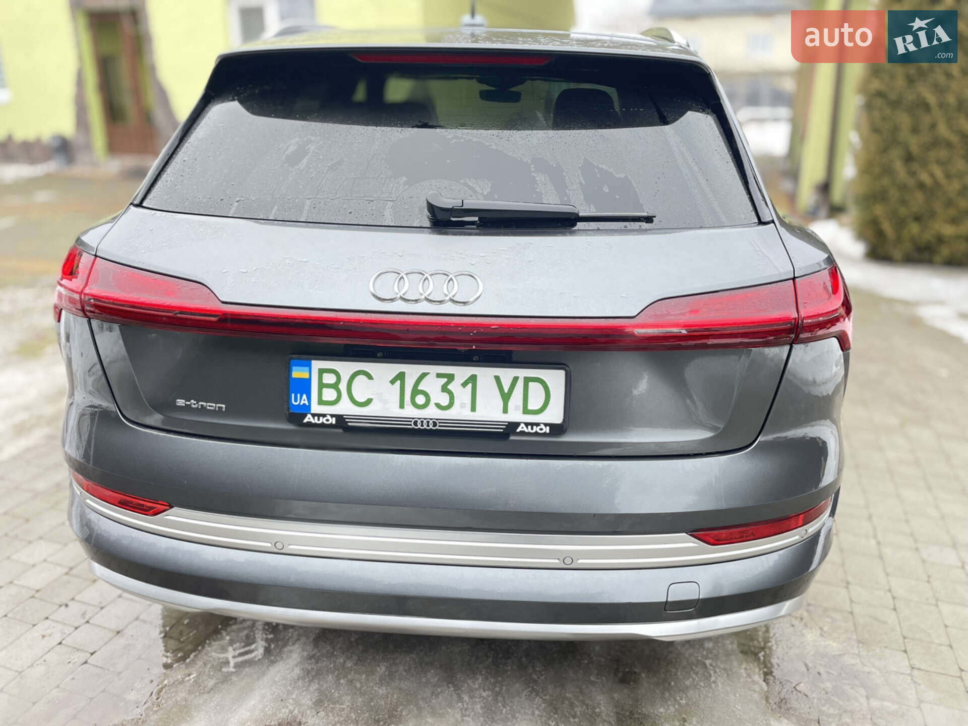 Audi e-tron 2019 VIN WA1VAAGE2KB005776 фото оголошення 7 з 29