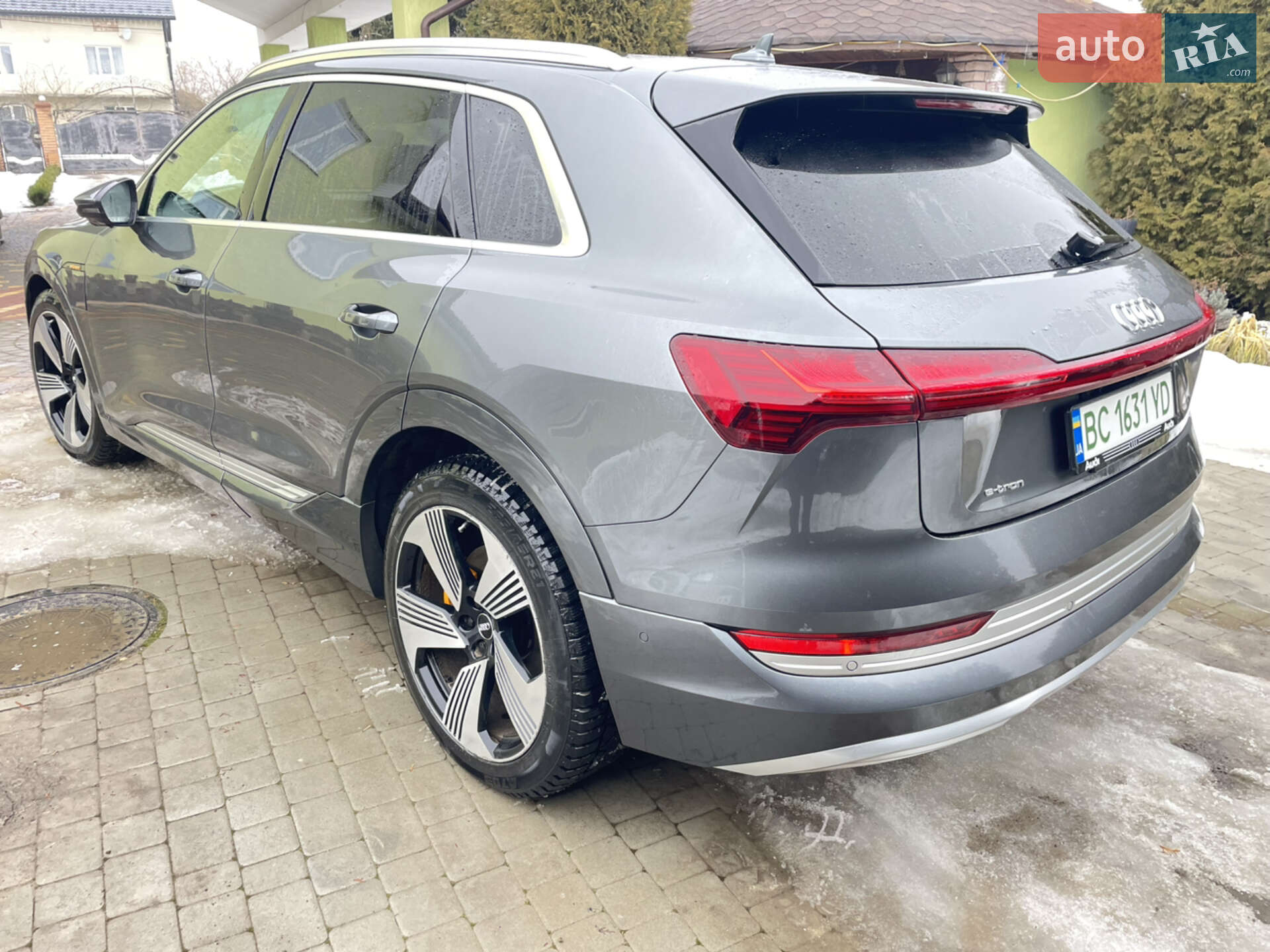 Audi e-tron 2019 VIN WA1VAAGE2KB005776 фото оголошення 8 з 29