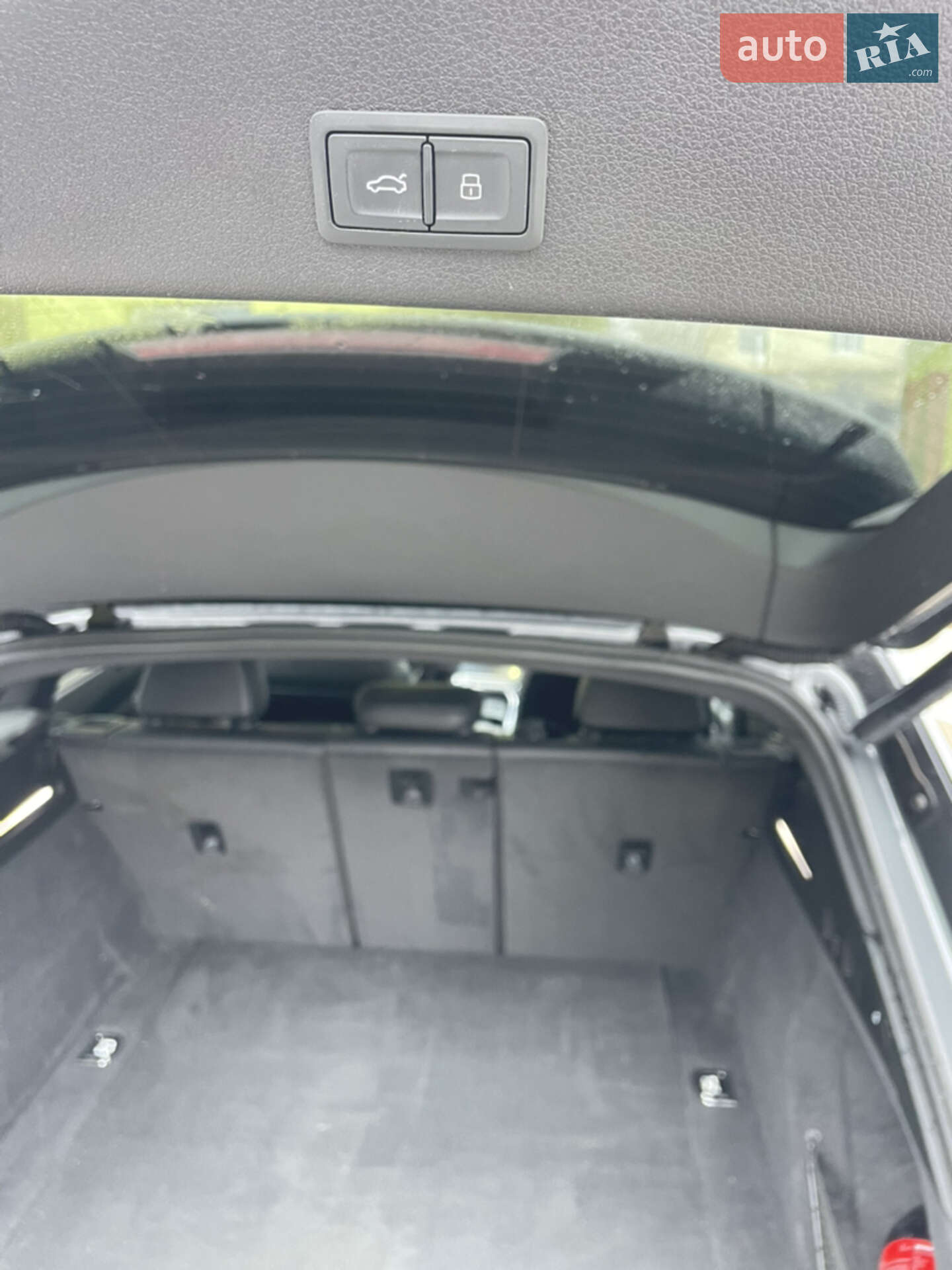 Audi e-tron 2019 VIN WA1VAAGE2KB005776 фото оголошення 13 з 29