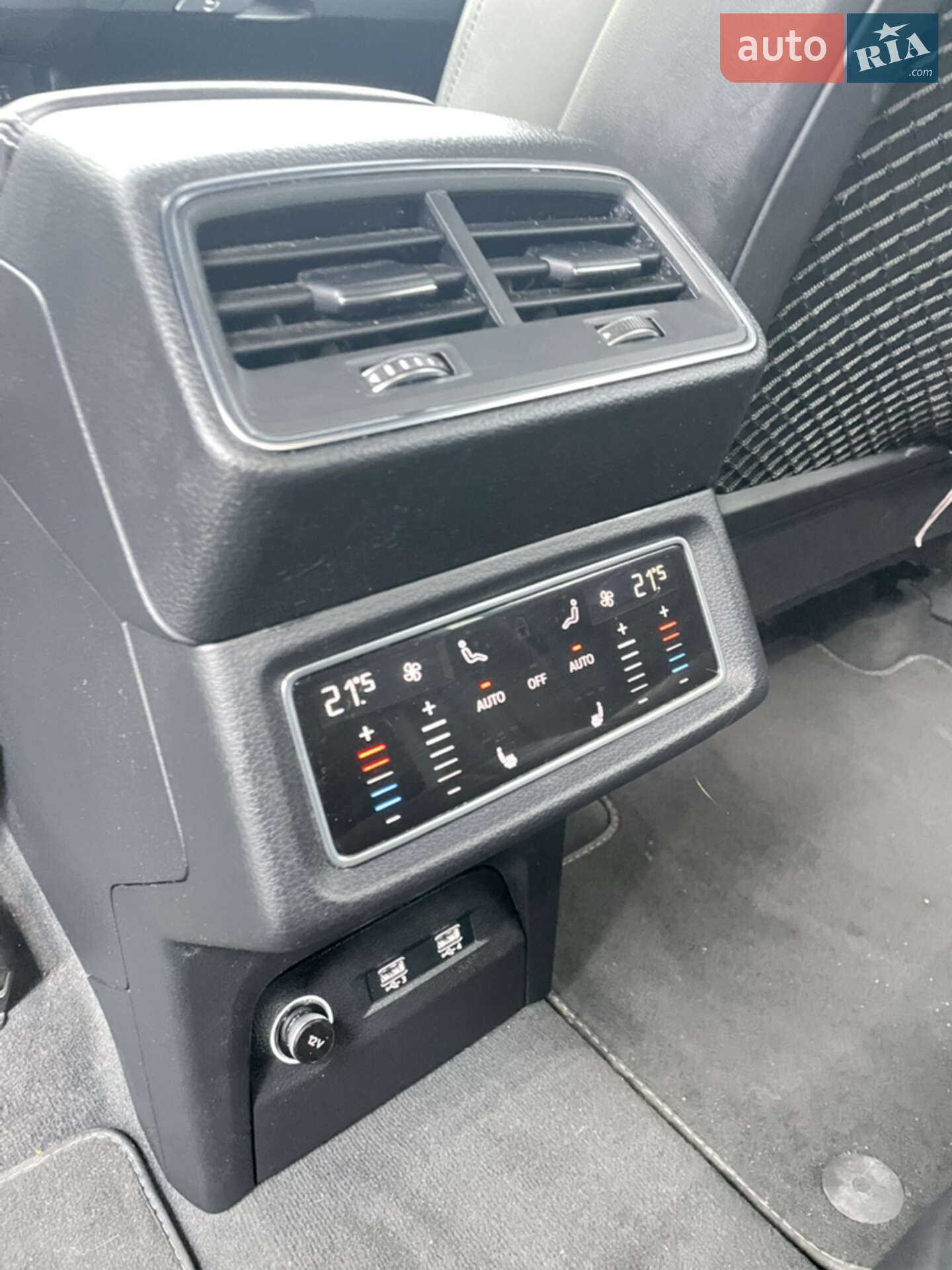 Audi e-tron 2019 VIN WA1VAAGE2KB005776 фото оголошення 17 з 29