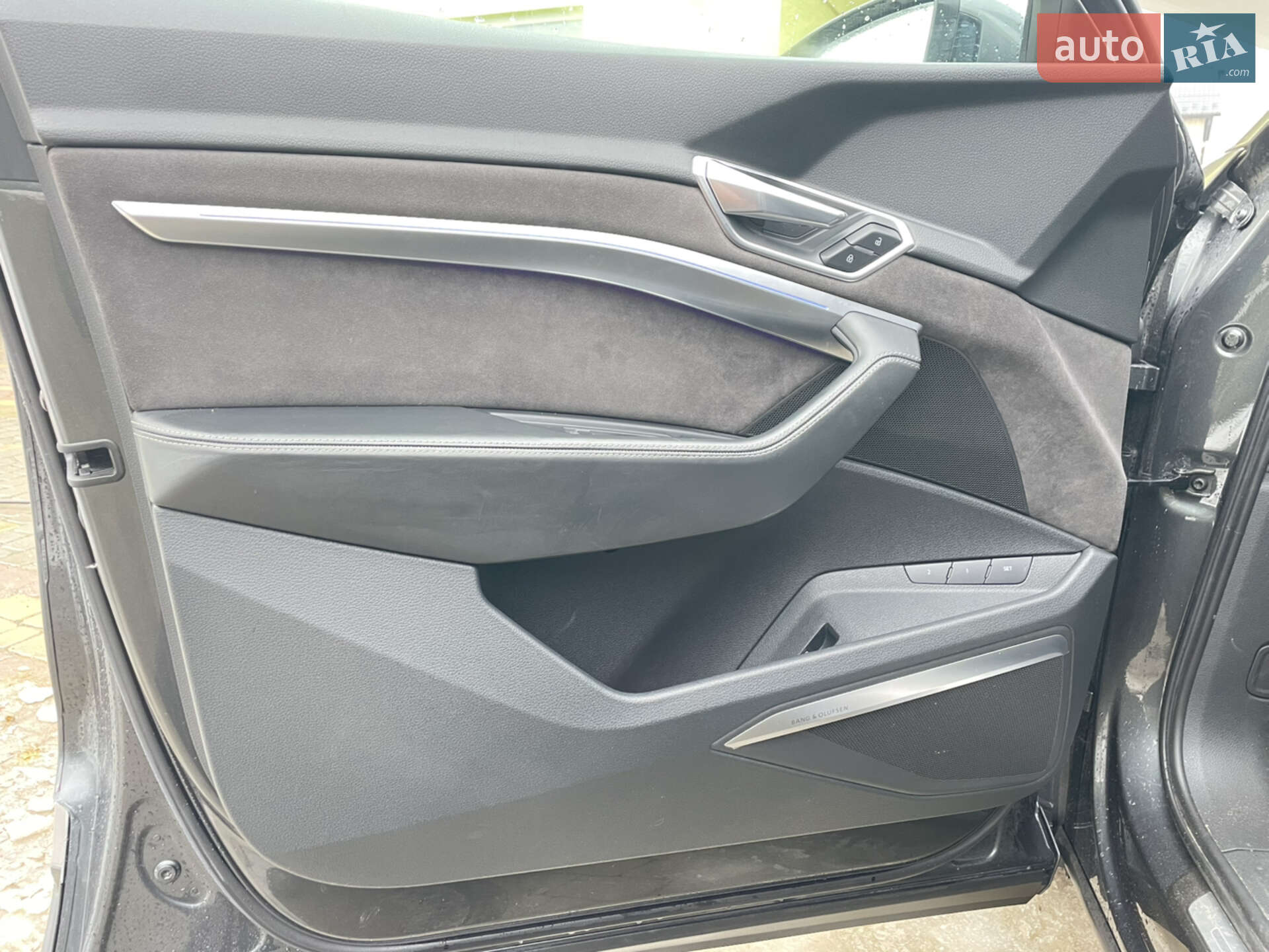 Audi e-tron 2019 VIN WA1VAAGE2KB005776 фото оголошення 18 з 29