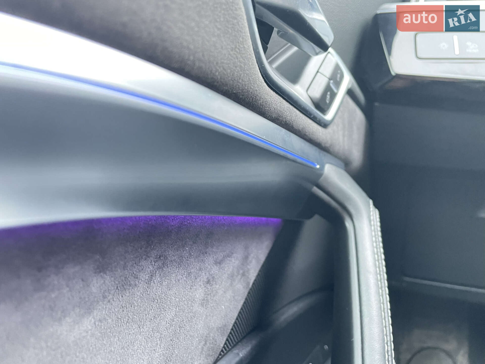 Audi e-tron 2019 VIN WA1VAAGE2KB005776 фото оголошення 20 з 29