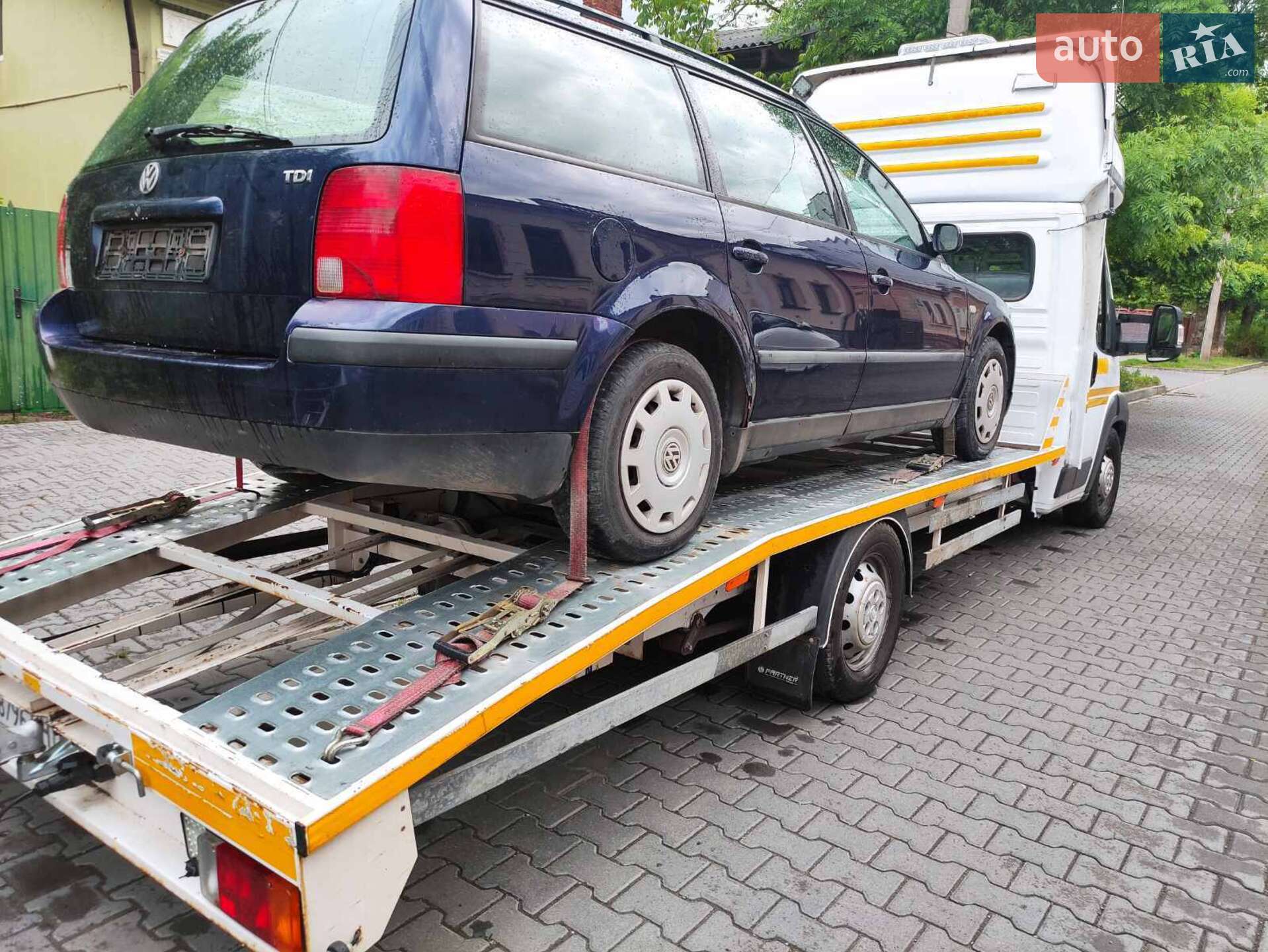 Volkswagen Passat 2000 VIN WVWZZZ3BZYE320711 фото оголошення 2 з 4