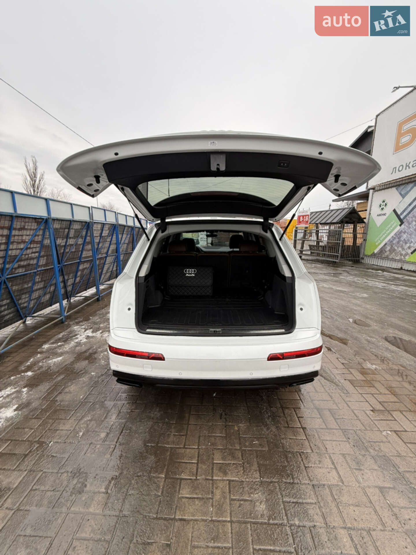 Audi Q7 2016 VIN WA1LAAF78HD014019 фото оголошення 4 з 18