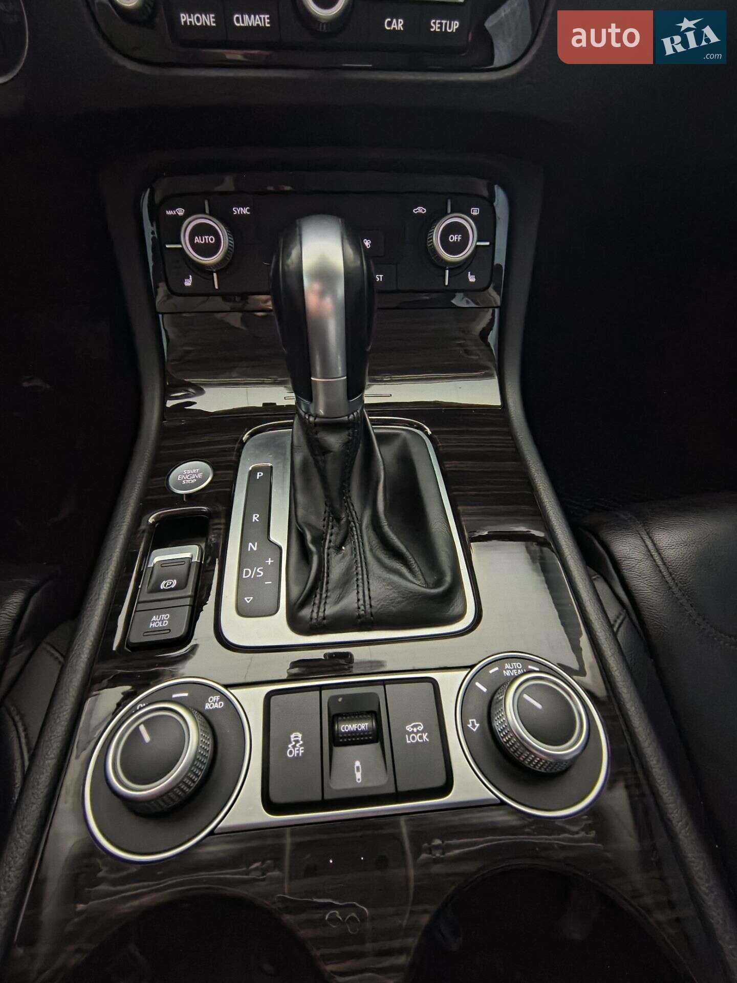 Volkswagen Touareg 2017 VIN WVGZZZ7PZHD025755 фото оголошення 13 з 35