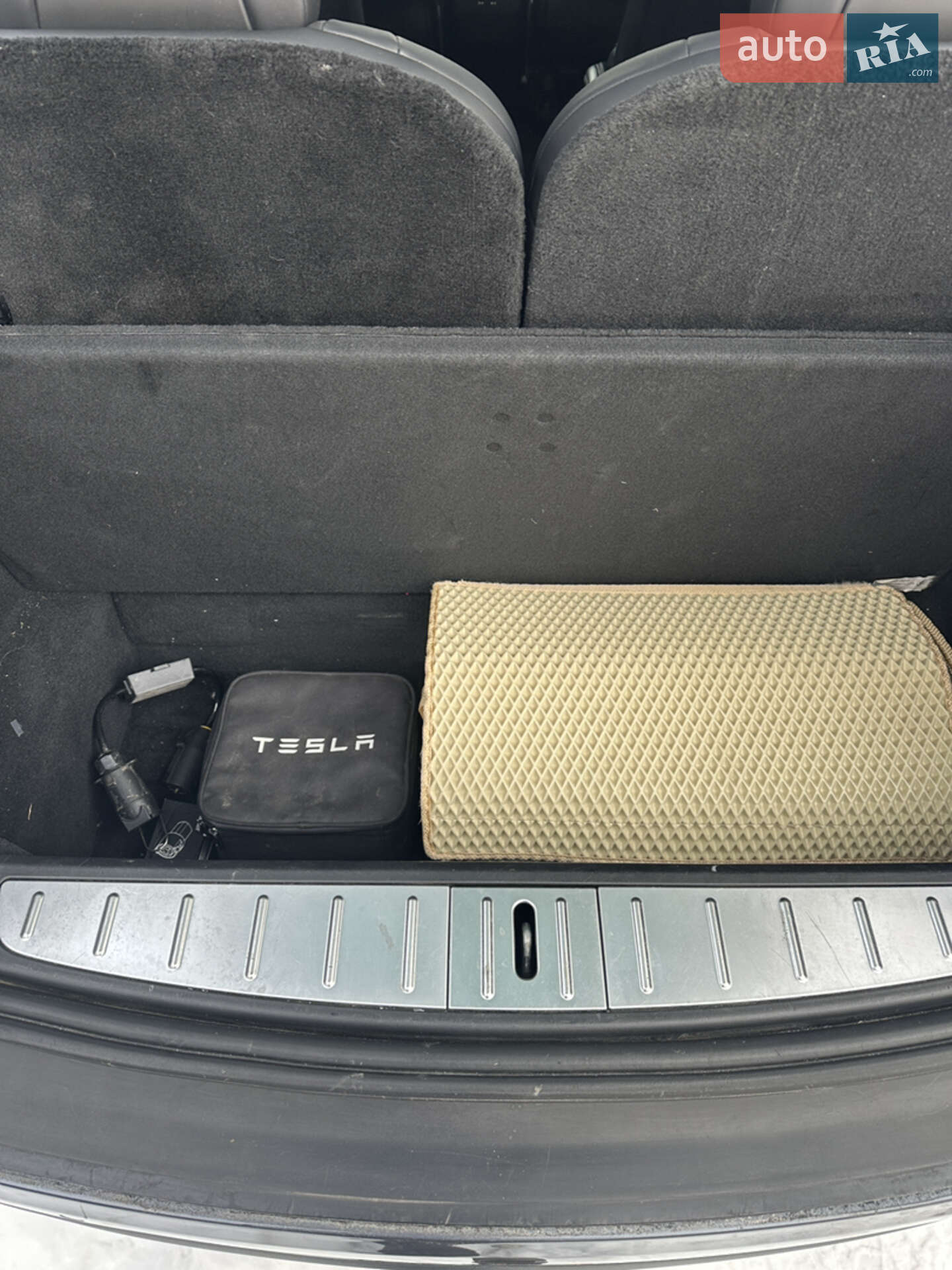 Tesla Model X 2018 VIN 5YJXCBE48JF109824 фото оголошення 49 з 53