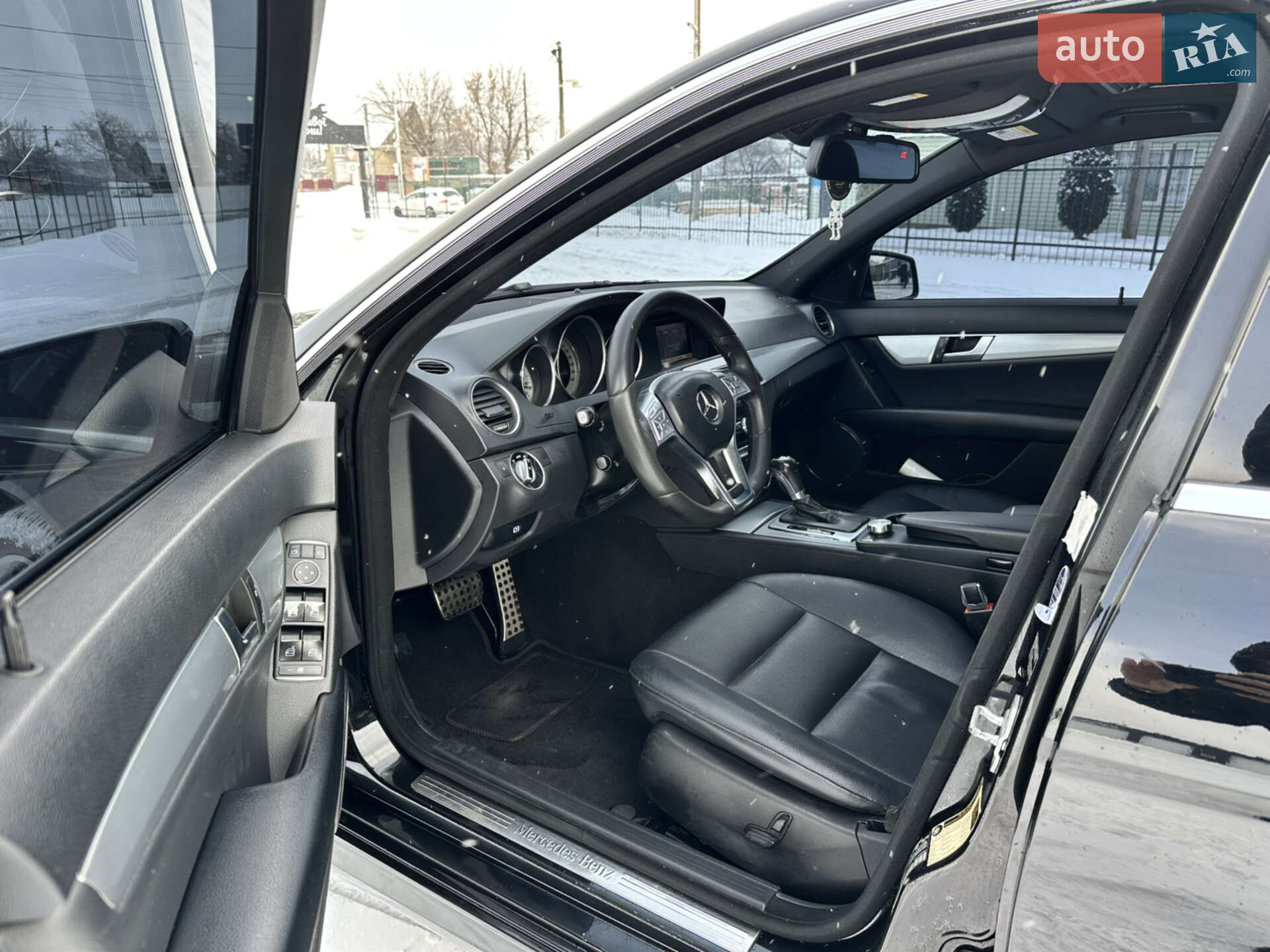 Mercedes-Benz C-Class 2013 VIN WDDGF4HB6DA854345 фото оголошення 9 з 22