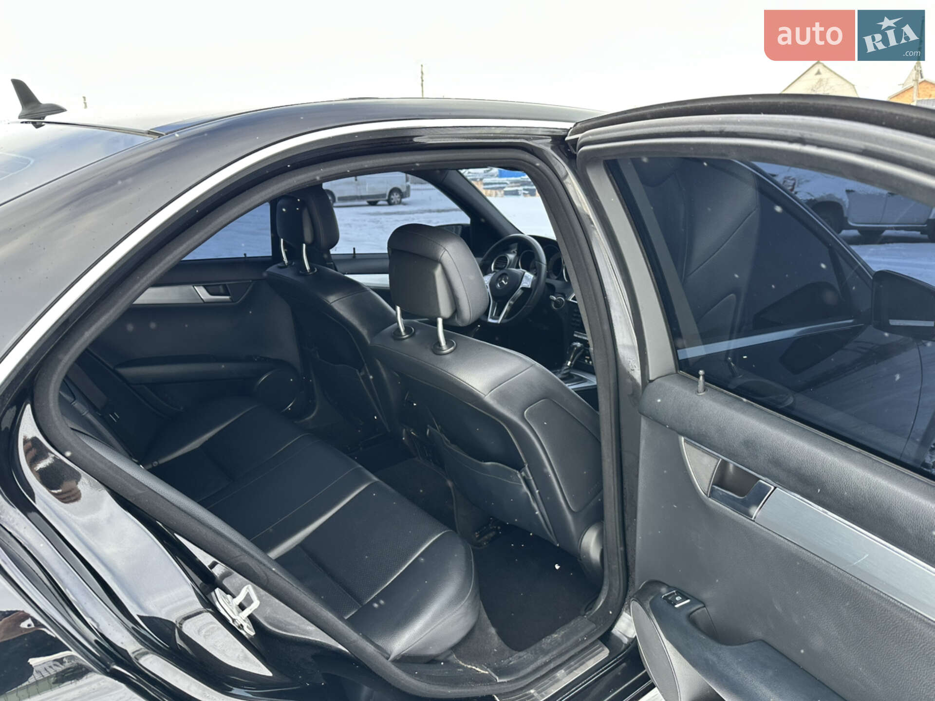 Mercedes-Benz C-Class 2013 VIN WDDGF4HB6DA854345 фото оголошення 12 з 22