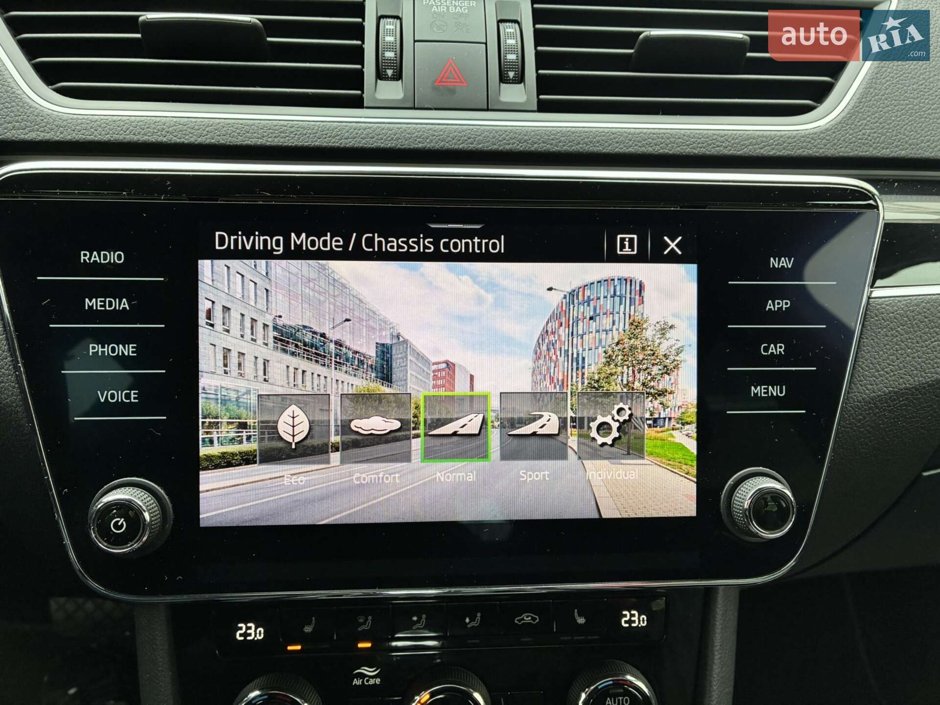 Skoda Superb 2023 VIN TMBLR7NPXP7018461 фото оголошення 85 з 177