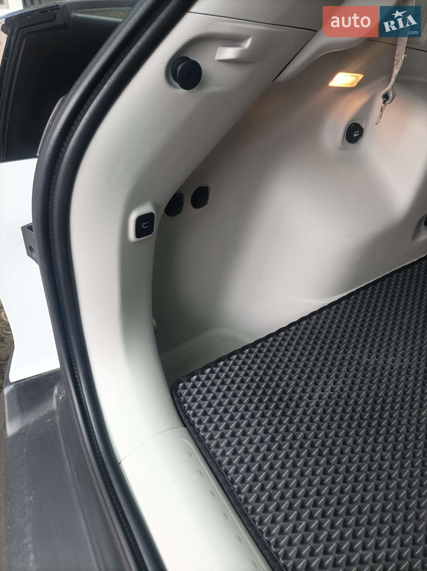 Jeep Cherokee 2019 VIN 1C4PJLDBXLD521619 фото оголошення 18 з 22