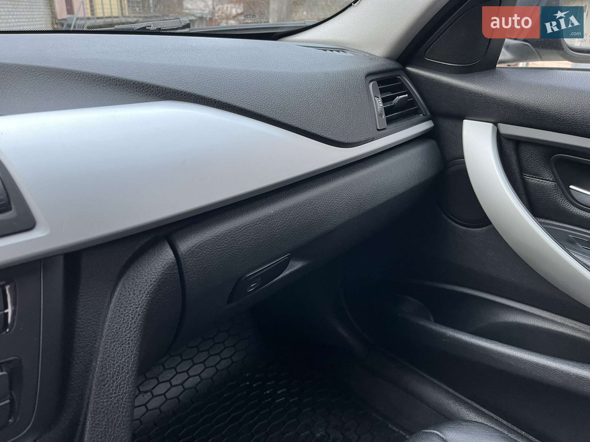 BMW 3 Series 2012 VIN WBA3A5G54DNP18987 фото оголошення 11 з 29