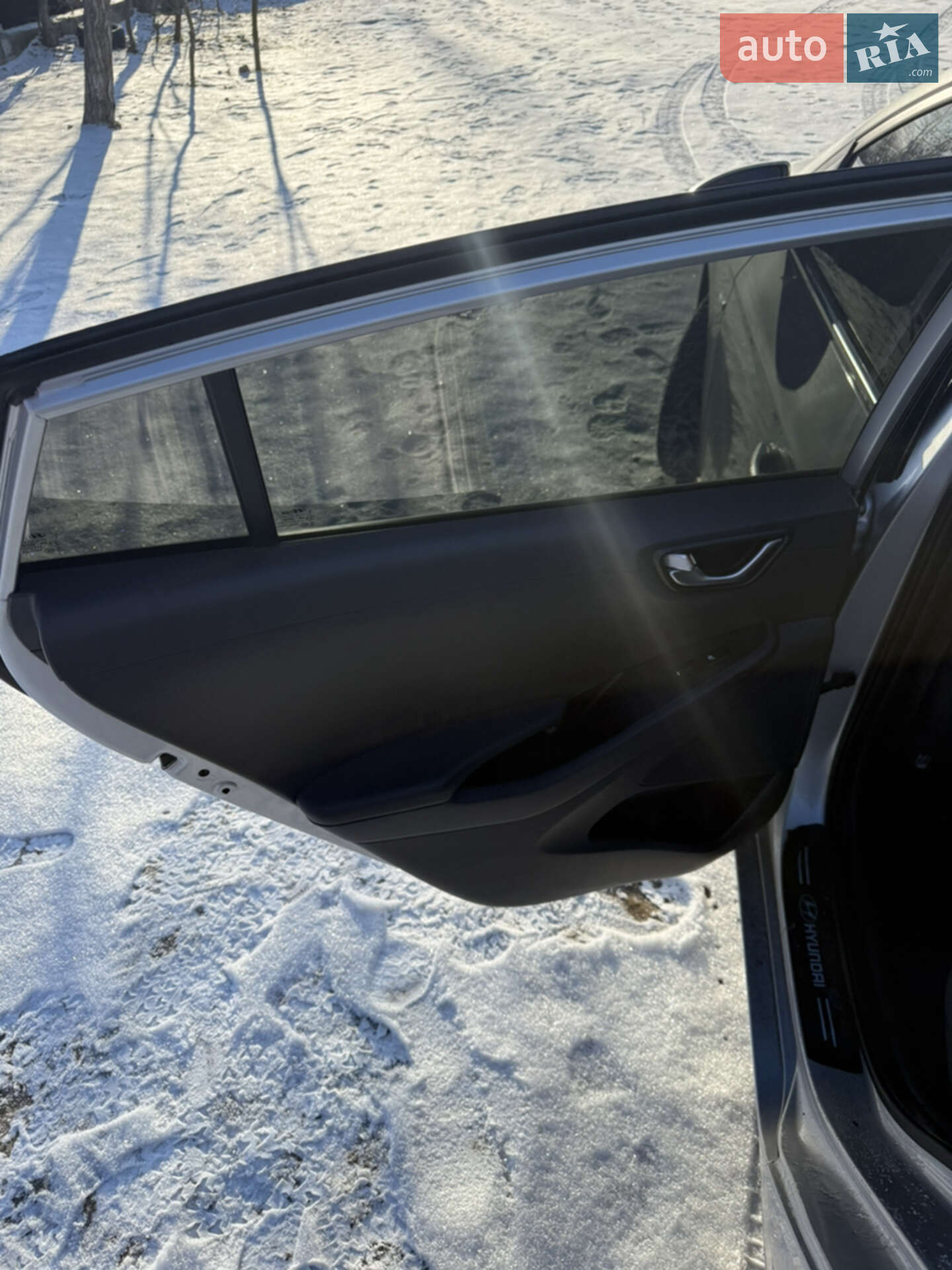 Hyundai Ioniq Electric 2019 VIN KMHC851HFKU041438 фото оголошення 10 з 14