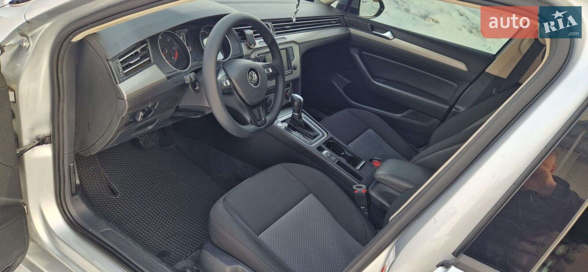 Volkswagen Passat 2015 VIN WVWZZZ3CZGE067670 фото оголошення 16 з 68