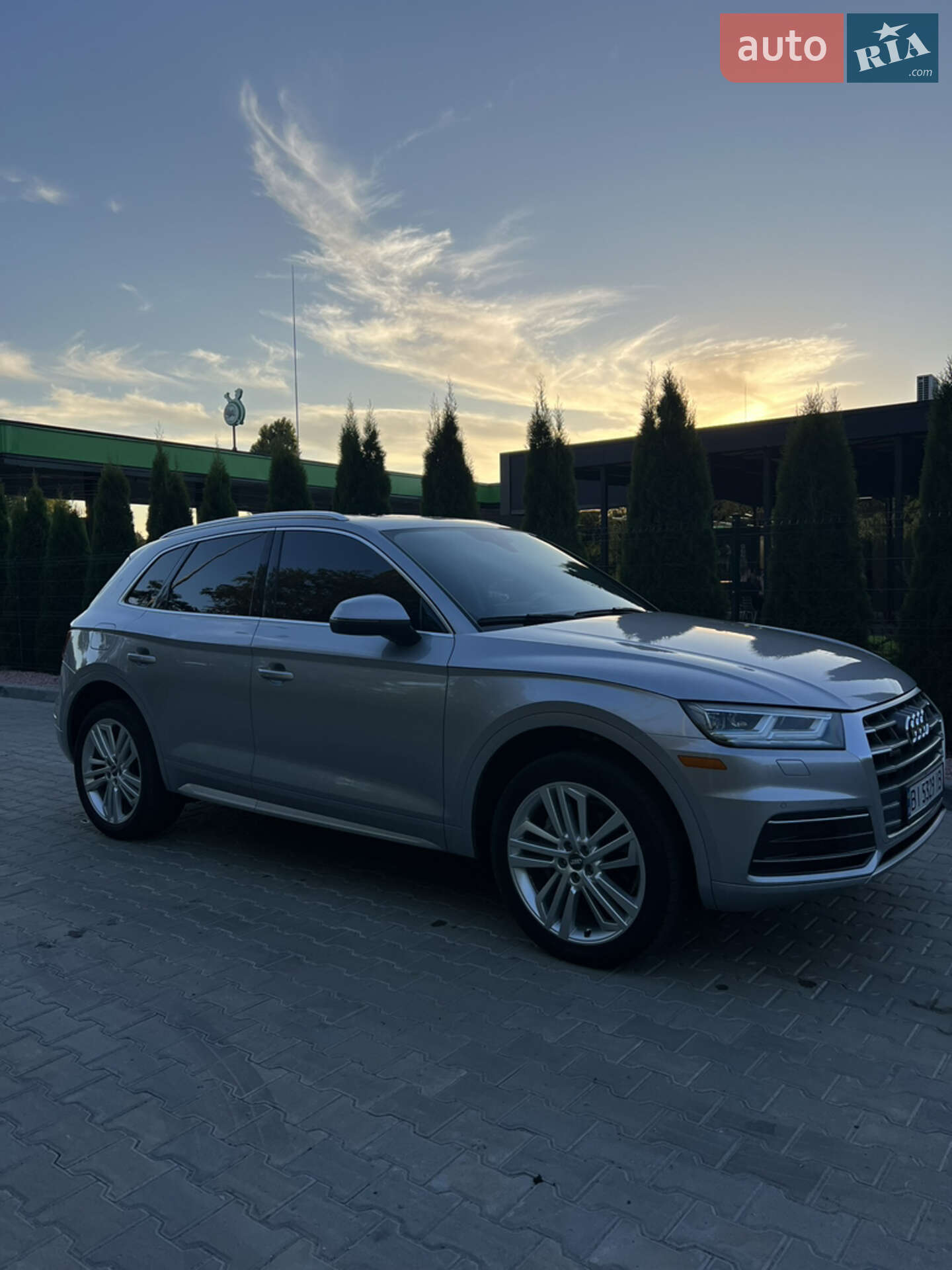 Audi Q5 2017 VIN WA1BNAFY1J2076436 фото оголошення 3 з 17