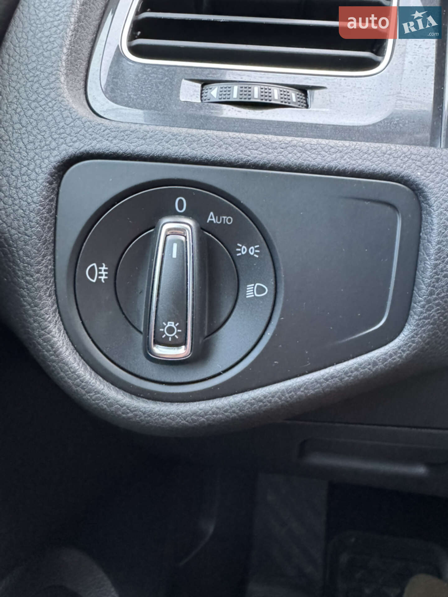 Volkswagen e-Golf 2017 VIN WVWZZZAUZJW902609 фото оголошення 12 з 16