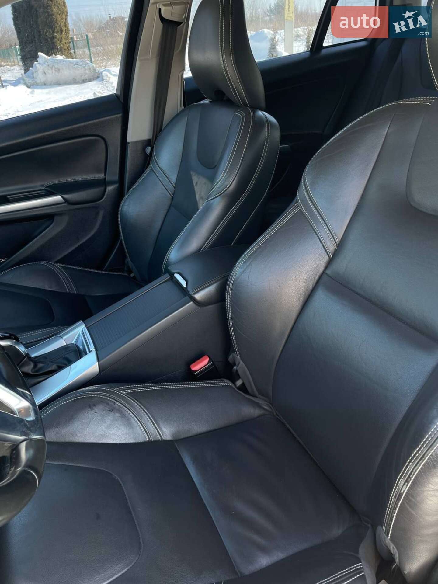Volvo V60 2018 VIN YV140MSL6J2410527 фото оголошення 32 з 40