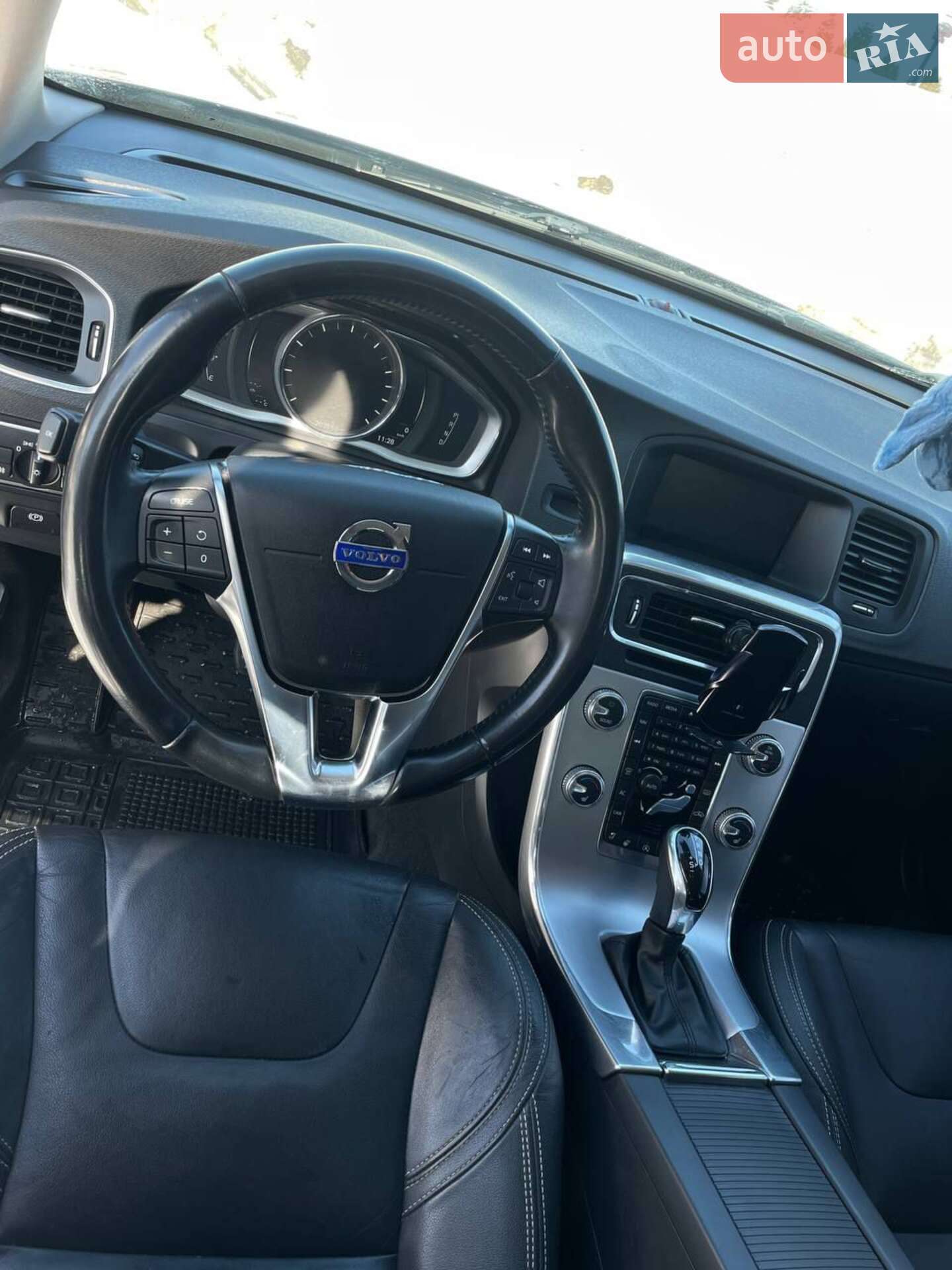 Volvo V60 2018 VIN YV140MSL6J2410527 фото оголошення 33 з 40