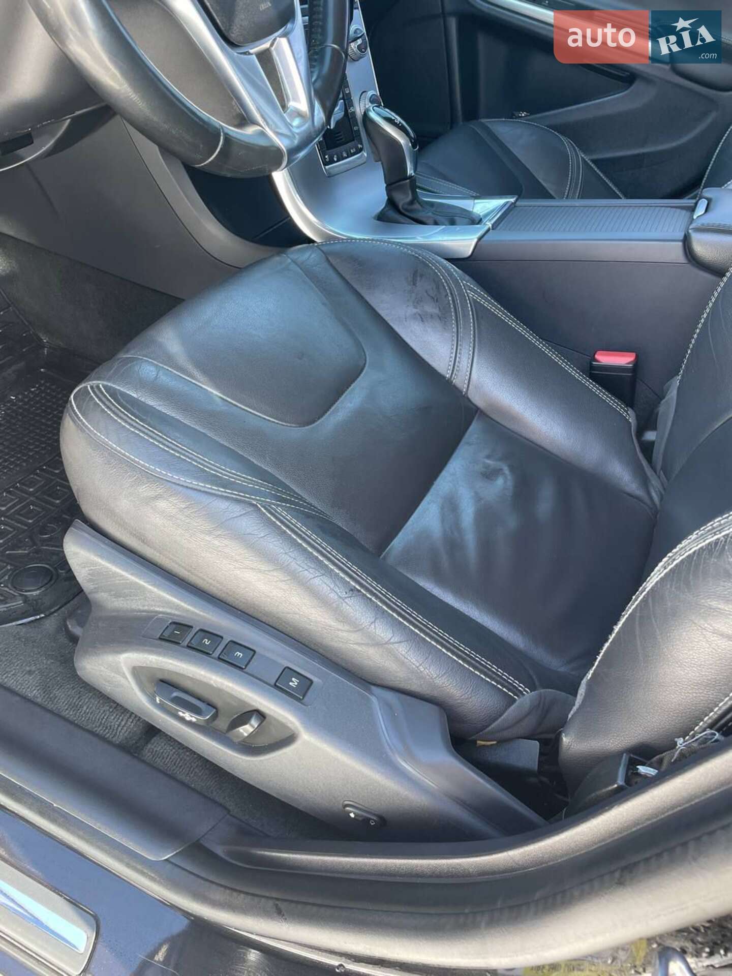 Volvo V60 2018 VIN YV140MSL6J2410527 фото оголошення 35 з 40