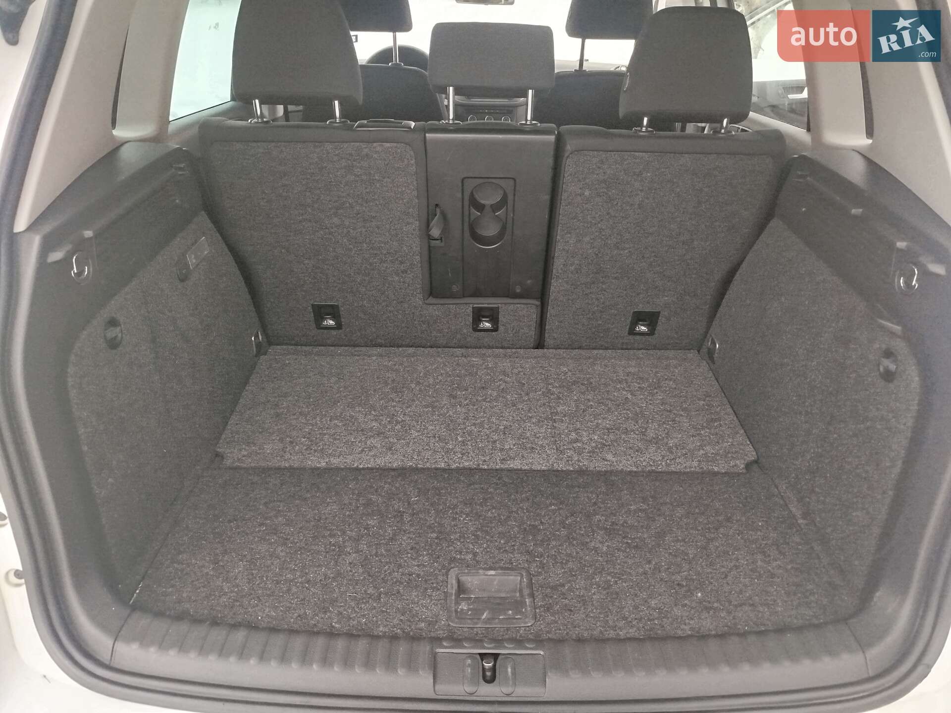 Volkswagen Tiguan 2017 VIN WVGBV7AX0HK053971 фото оголошення 8 з 27
