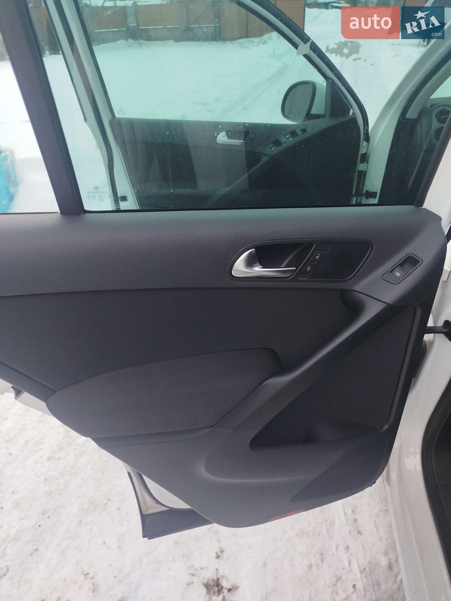 Volkswagen Tiguan 2017 VIN WVGBV7AX0HK053971 фото оголошення 20 з 27