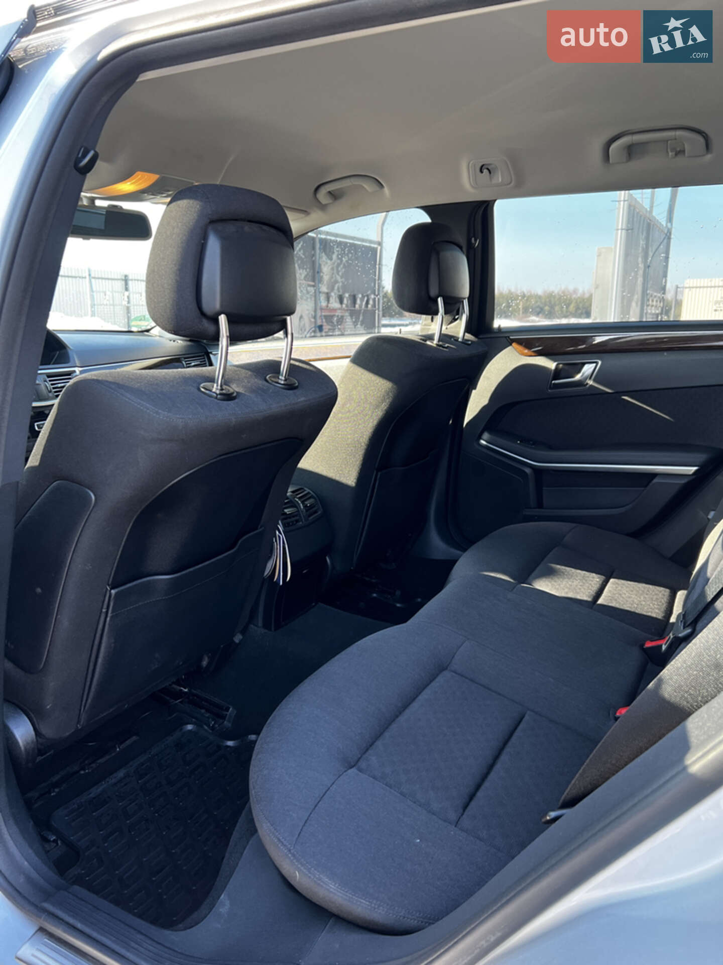 Mercedes-Benz E-Class 2011 VIN WDD2122021A520834 фото оголошення 2 з 7