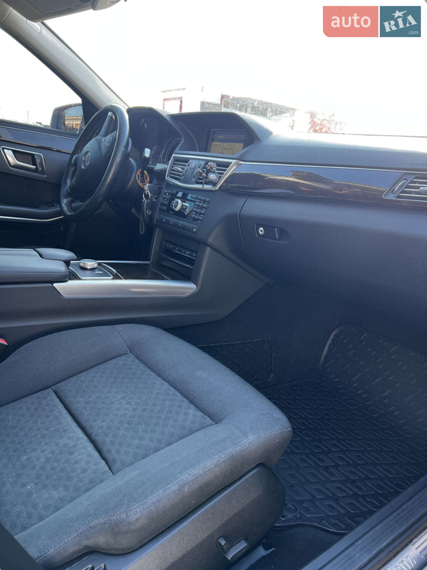 Mercedes-Benz E-Class 2011 VIN WDD2122021A520834 фото оголошення 4 з 7