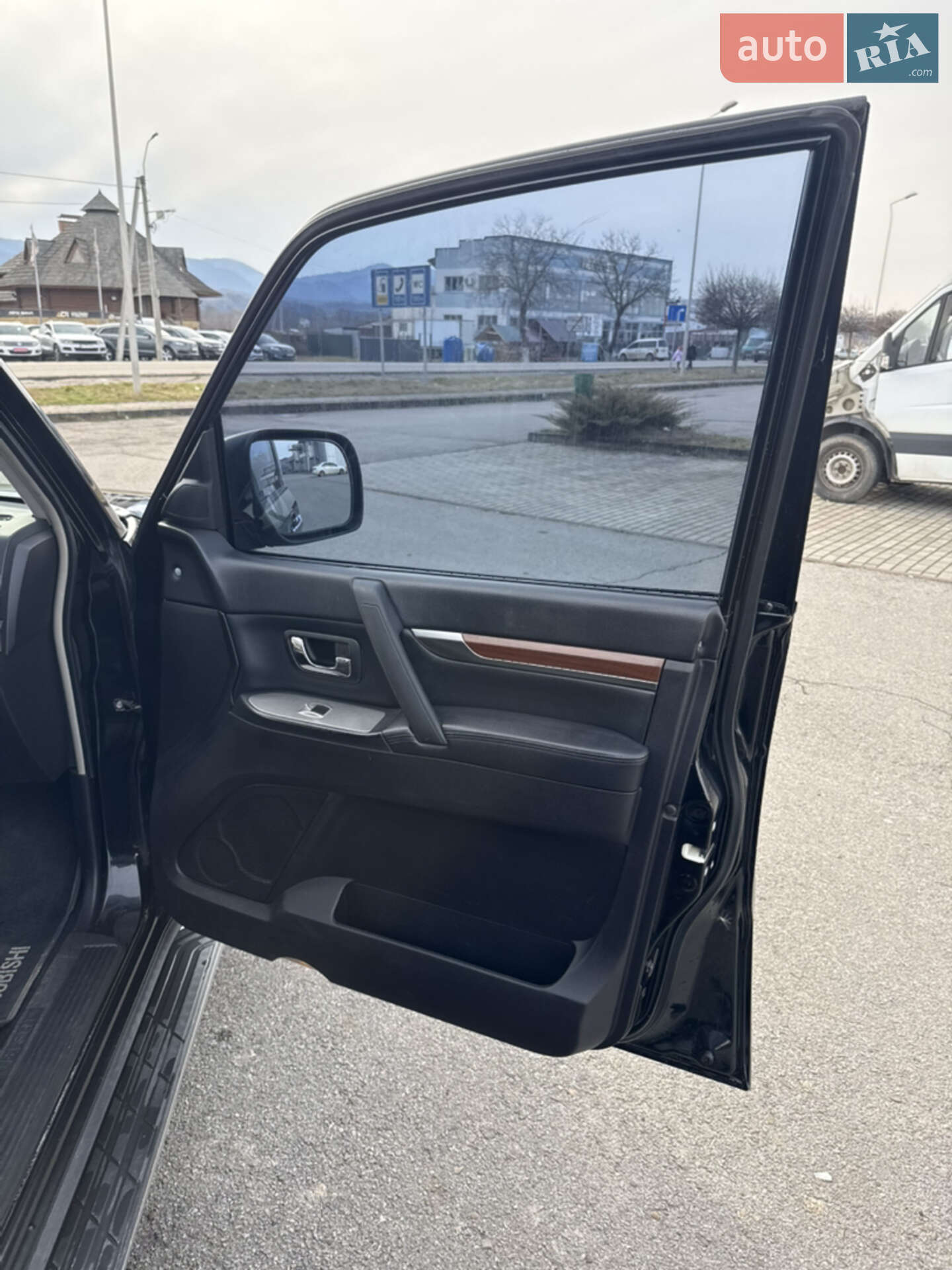 Mitsubishi Pajero 2008 VIN JMYLRV93W8J719417 фото оголошення 21 з 26
