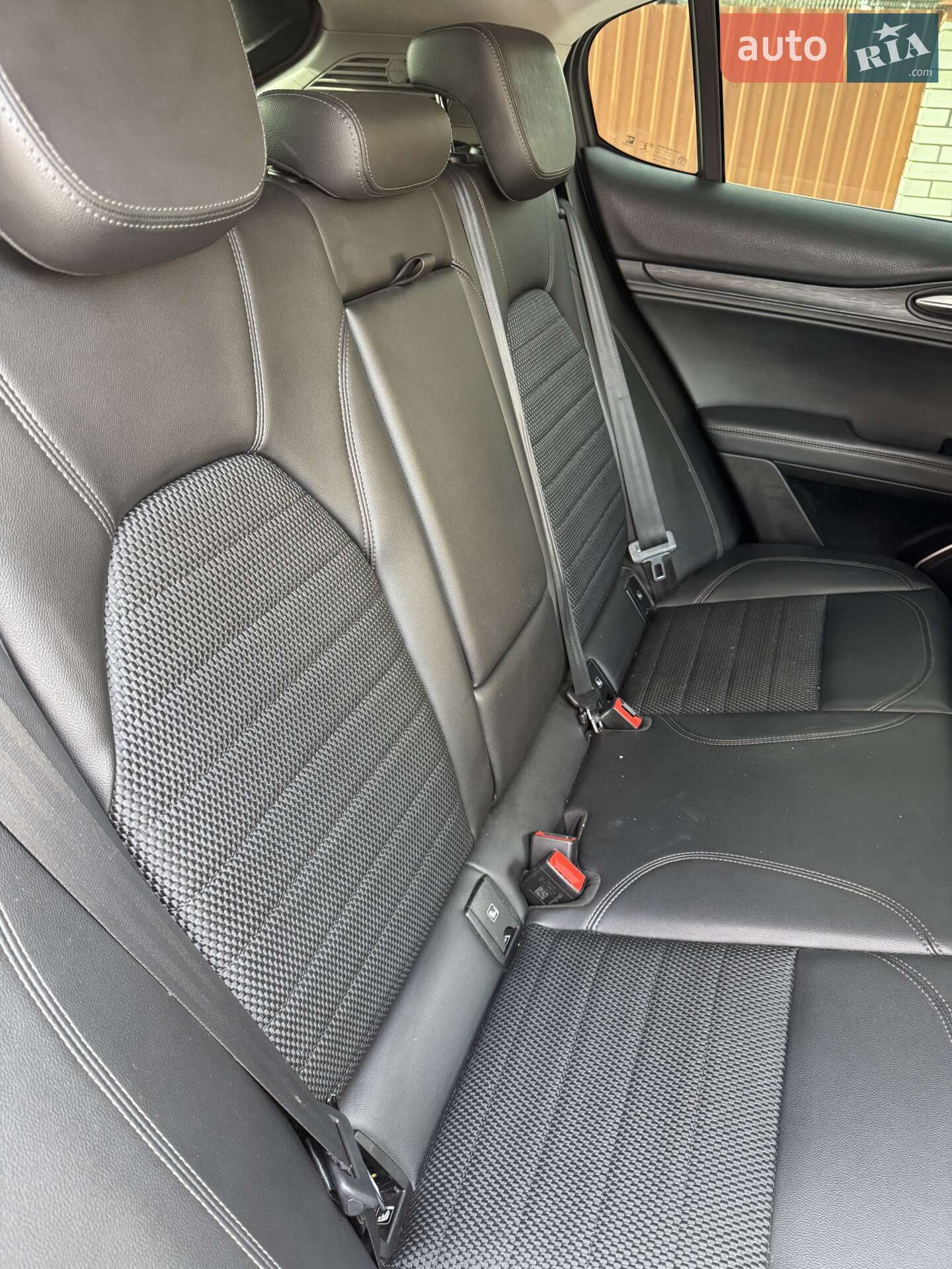 Alfa Romeo Stelvio 2018 VIN ZARFAHBUXJ7C10841 фото оголошення 11 з 36