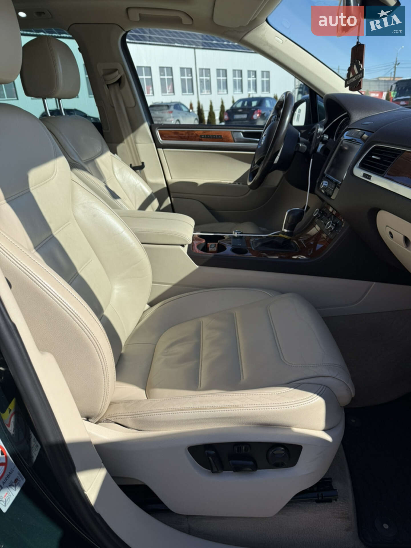 Volkswagen Touareg 2011 VIN WVGZZZ7PZBD041265 фото оголошення 12 з 17