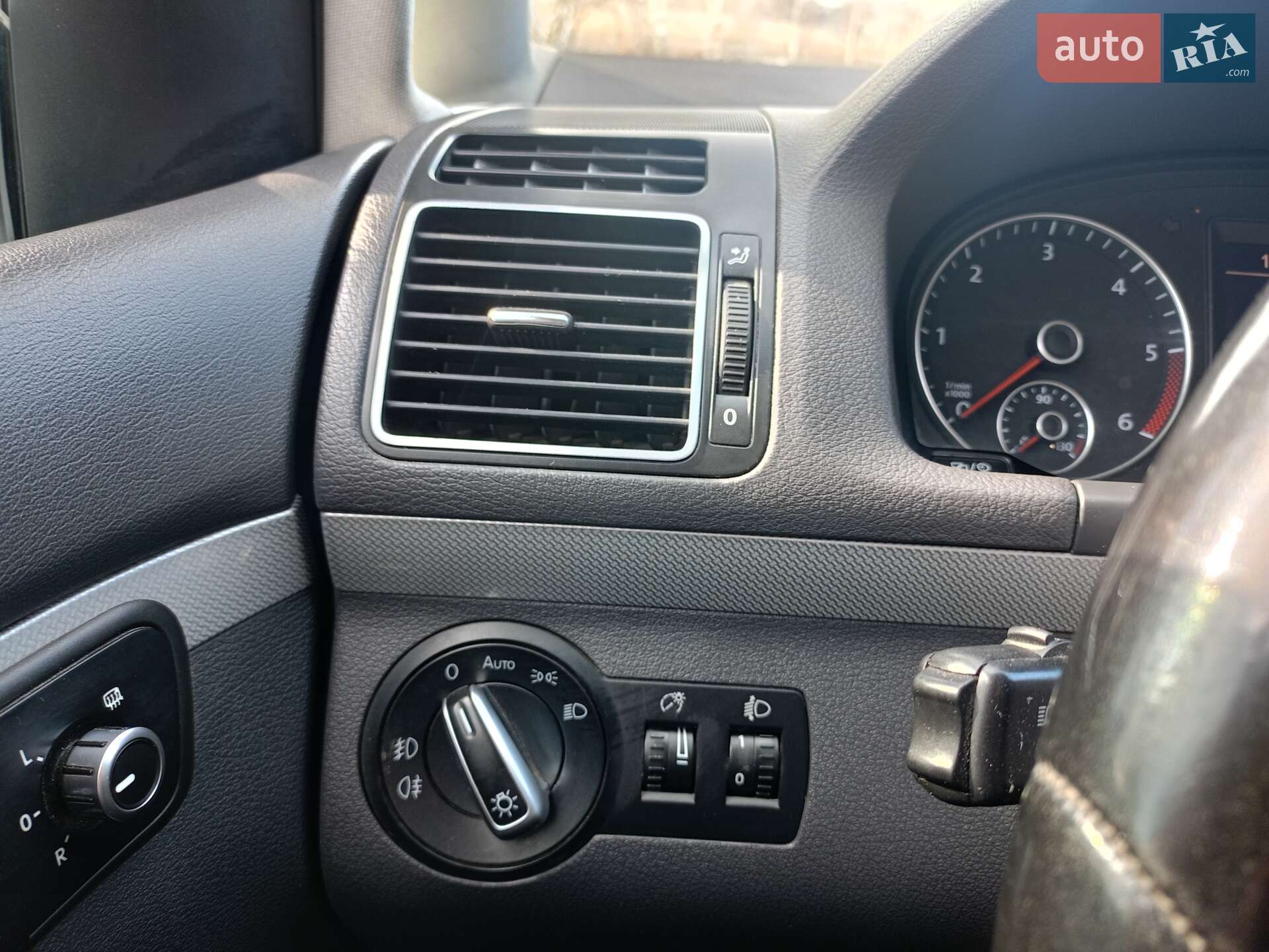 Volkswagen Touran 2013 VIN WVGZZZ1TZDW067616 фото оголошення 16 з 25