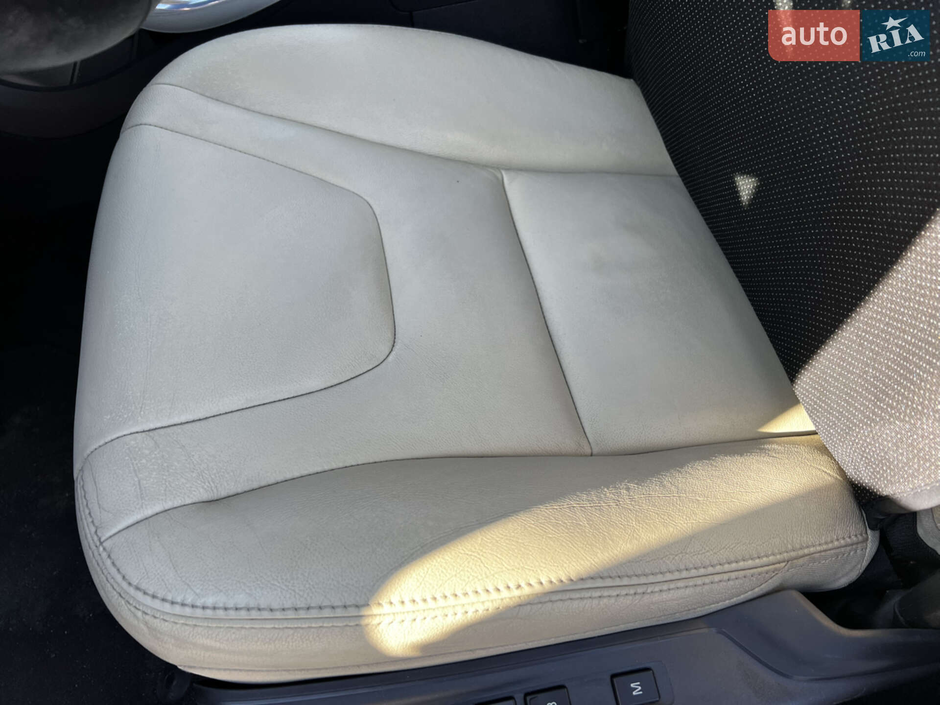 Volvo S60 2016 VIN YV140MTLXH2420843 фото оголошення 24 з 26