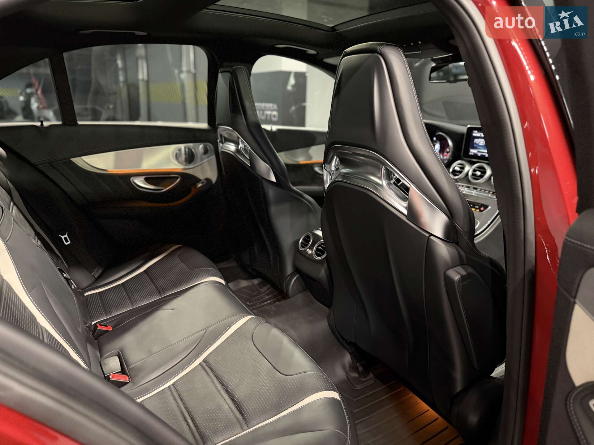 Mercedes-Benz C-Class 2017 VIN 55SWF8HB5JU252230 фото оголошення 32 з 37