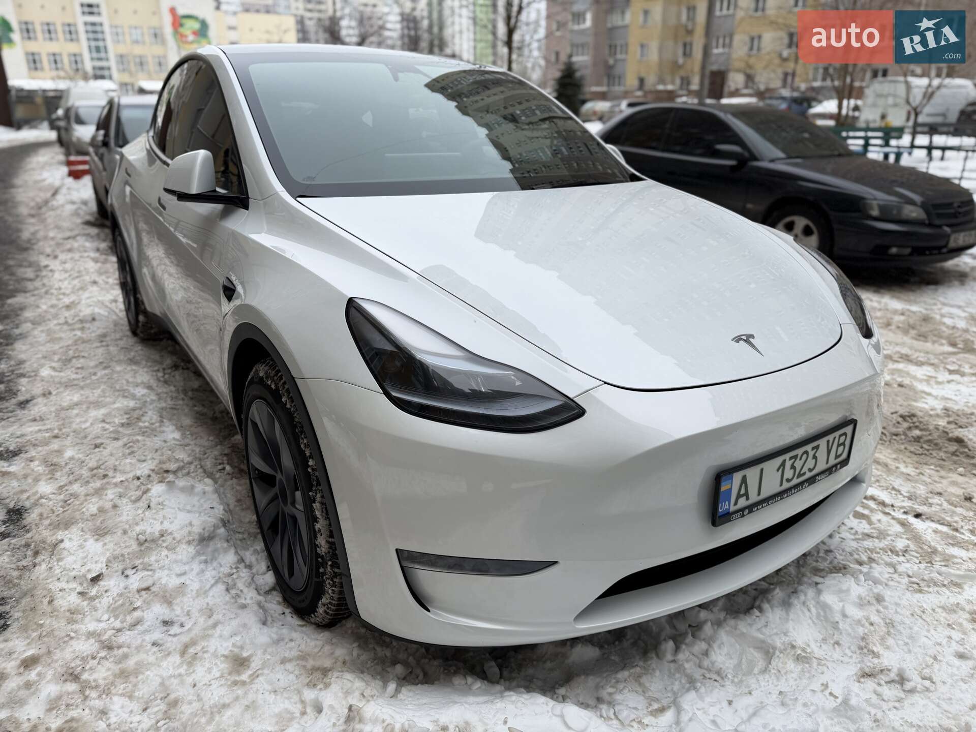 Tesla Model Y 2024 VIN 7SAYGDEE4RA304716 фото оголошення 3 з 42