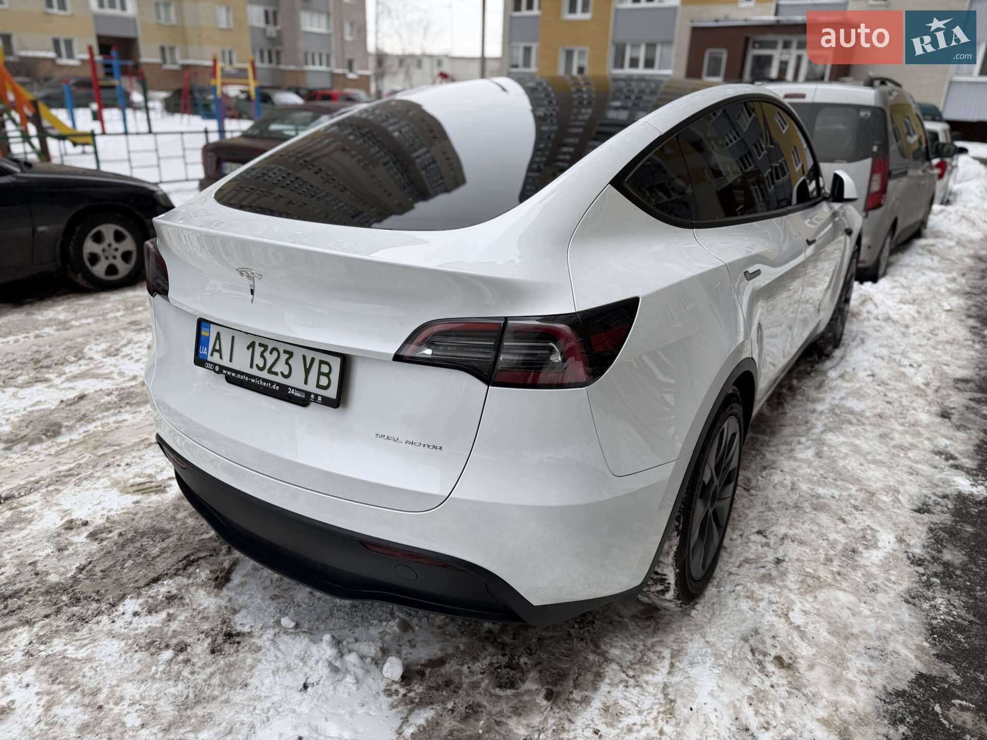 Tesla Model Y 2024 VIN 7SAYGDEE4RA304716 фото оголошення 5 з 42