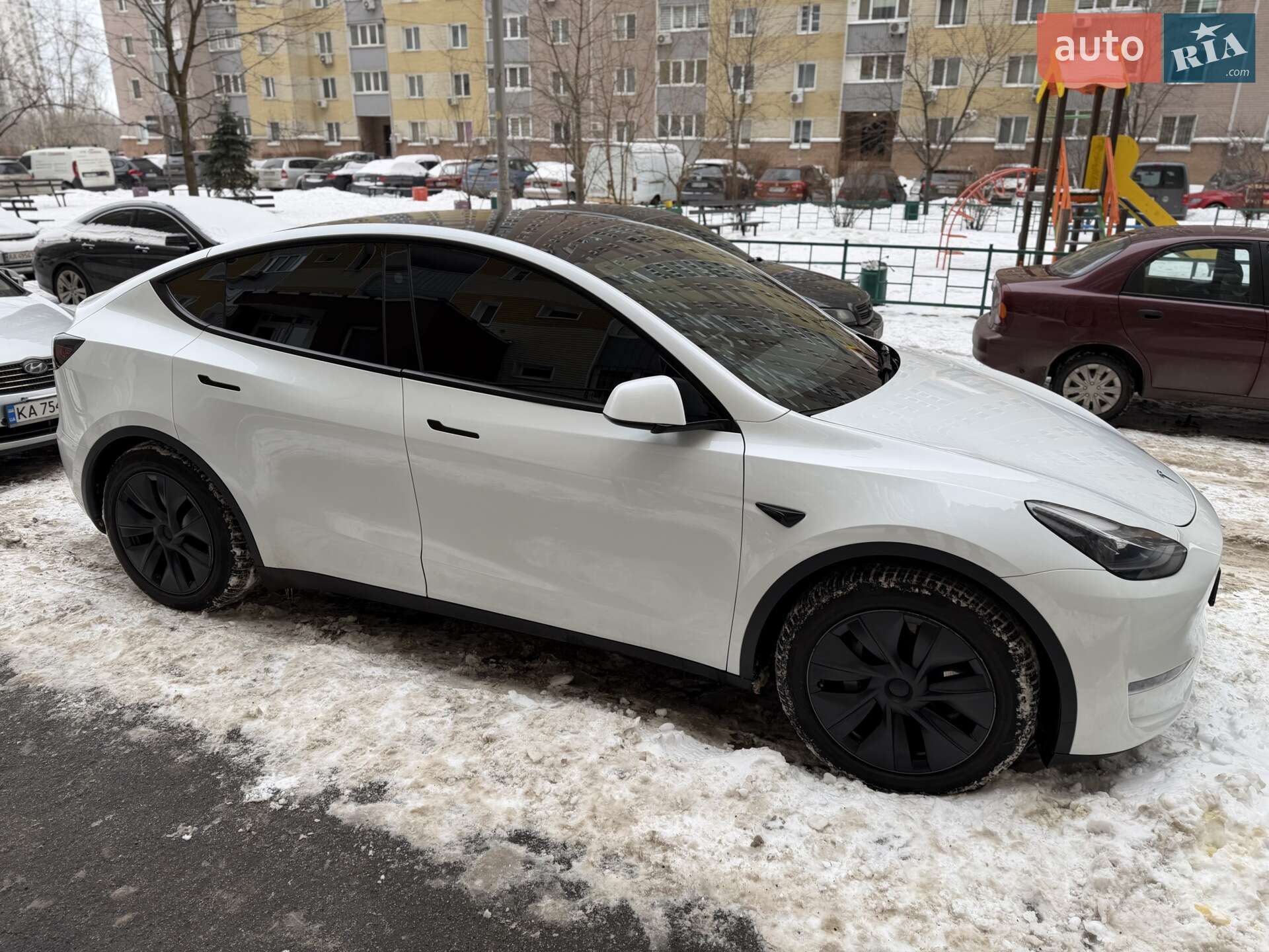 Tesla Model Y 2024 VIN 7SAYGDEE4RA304716 фото оголошення 6 з 42